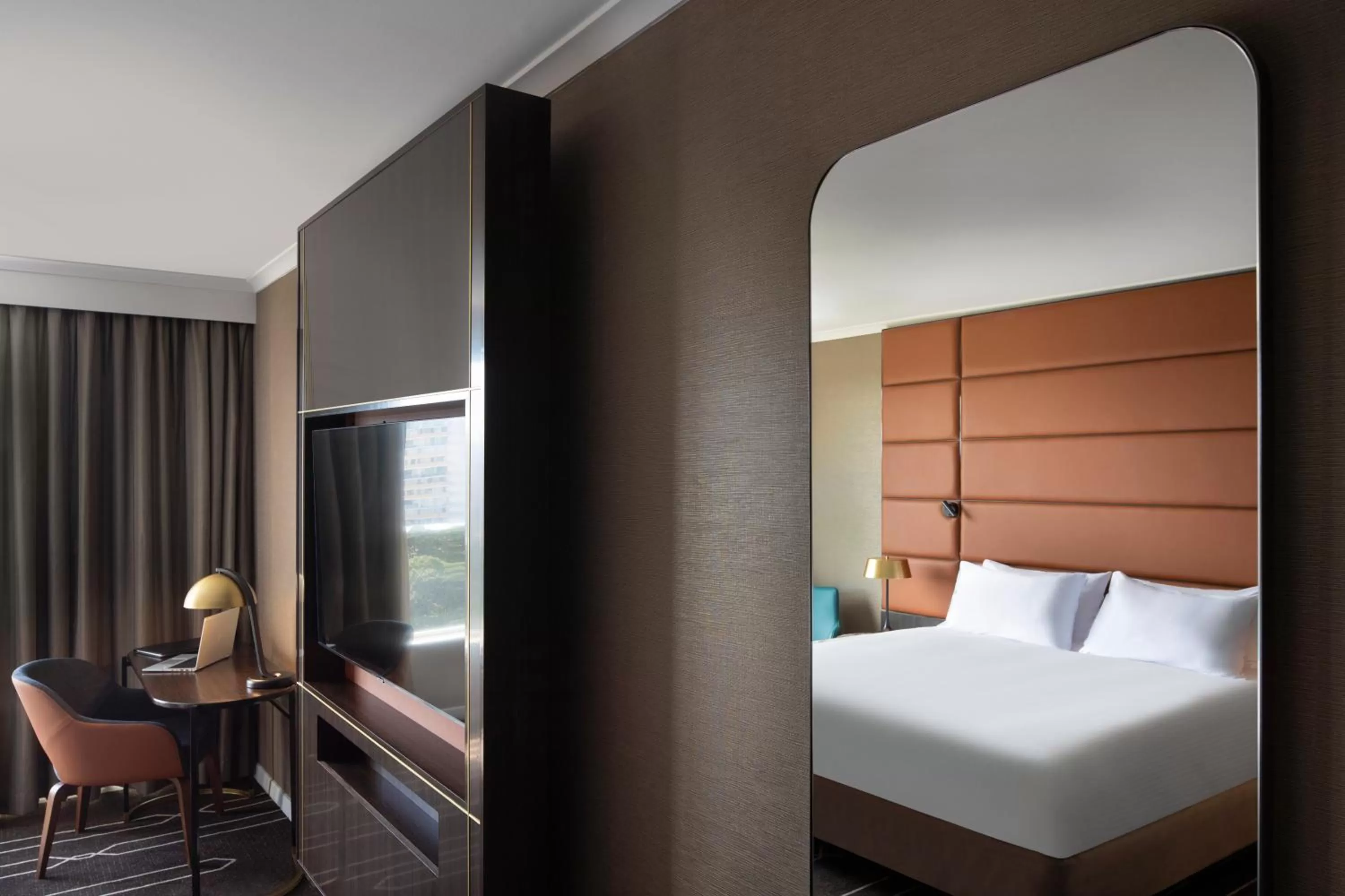 TV and multimedia, Bed in Mercure Sydney Parramatta