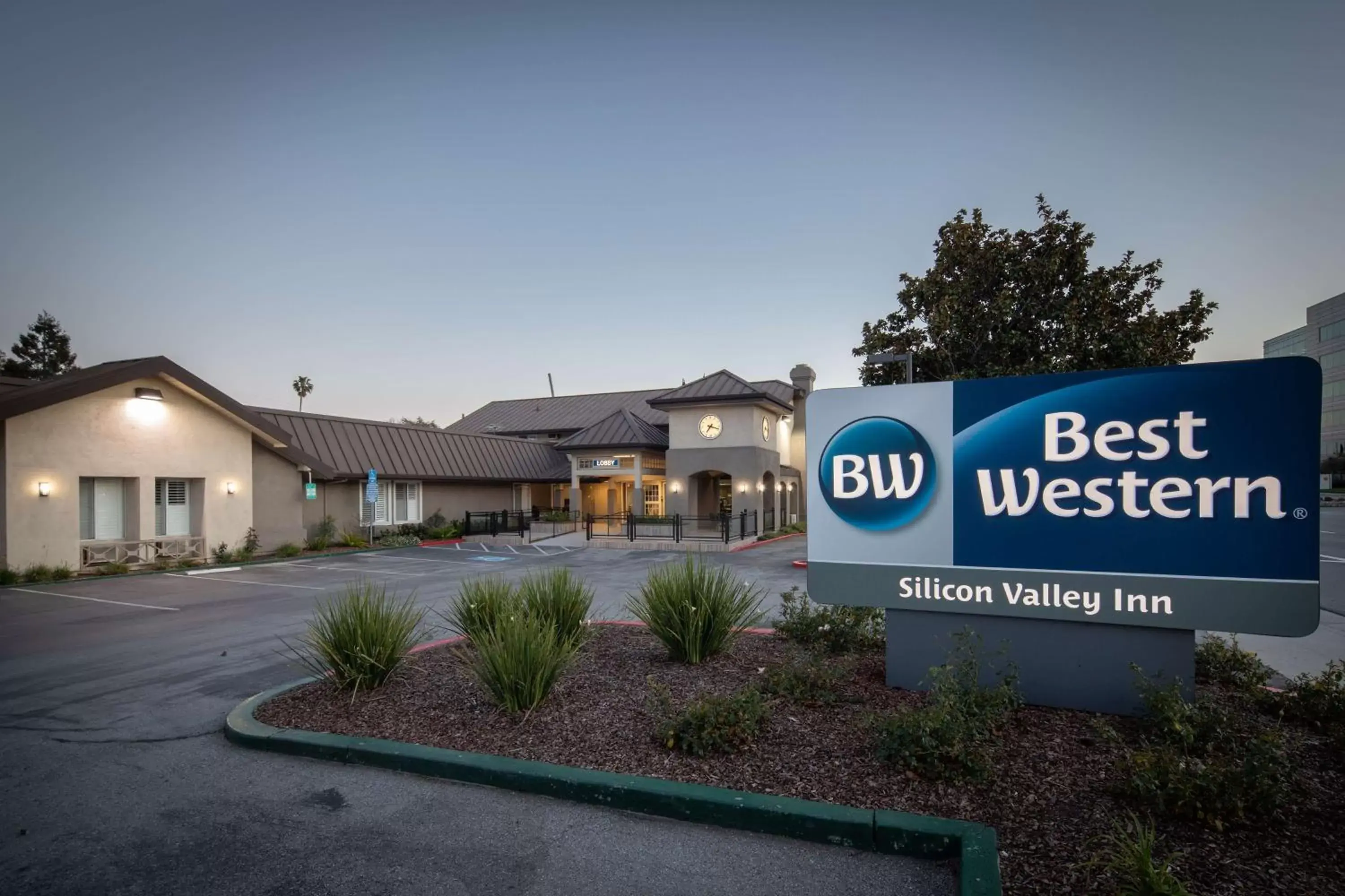 Property Building in Best Western Silicon Valley Inn