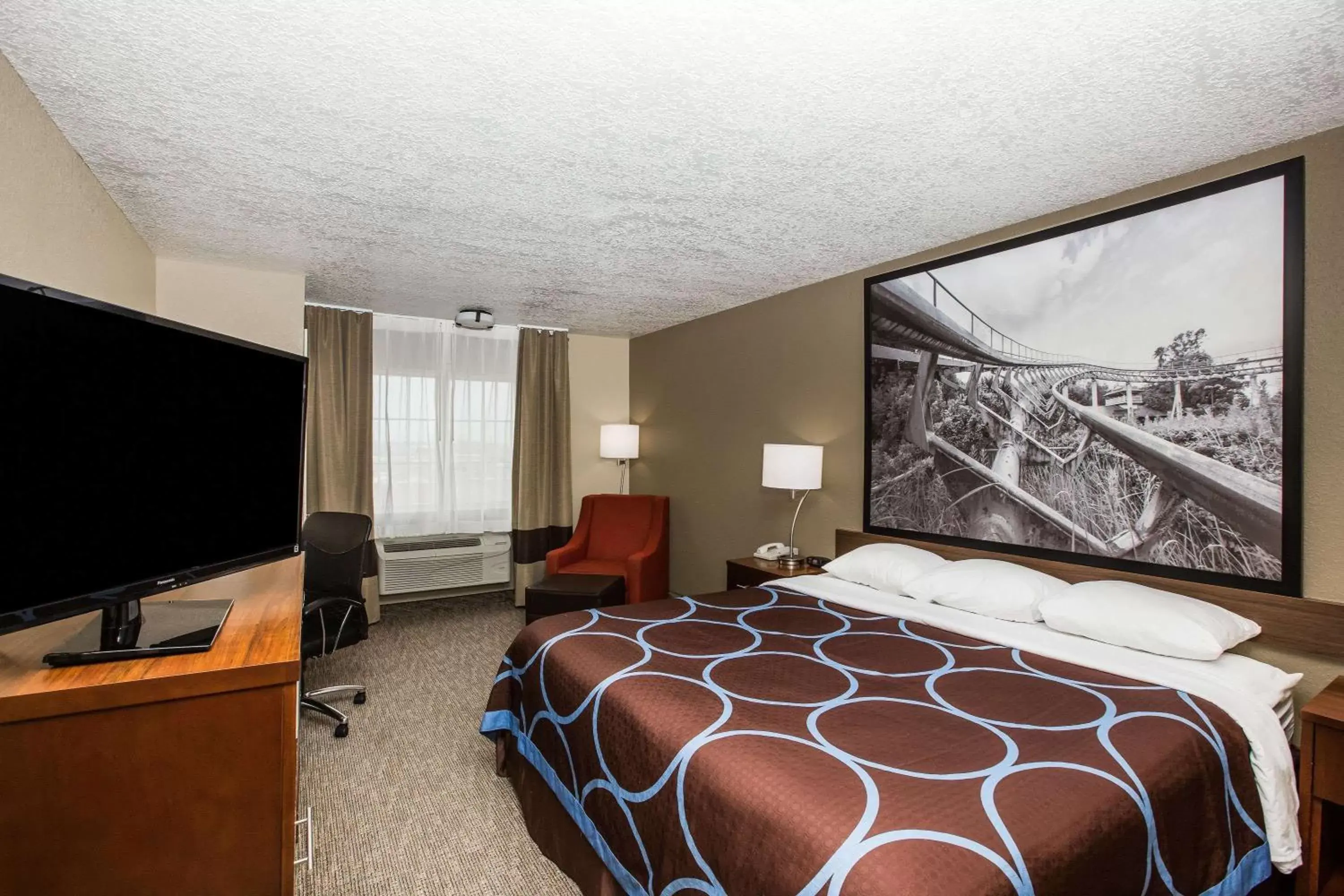Photo of the whole room, Bed in Super 8 by Wyndham Altoona