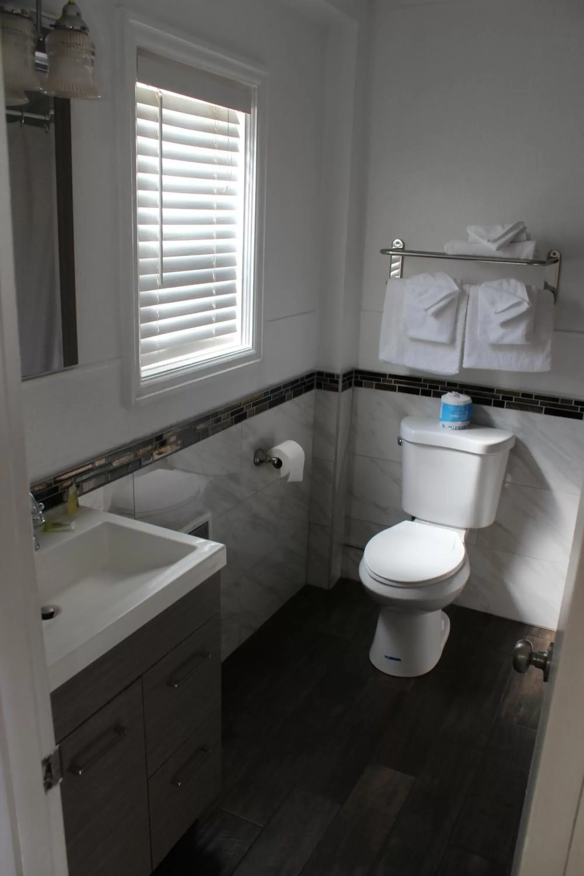 Bathroom in Chalet Motel