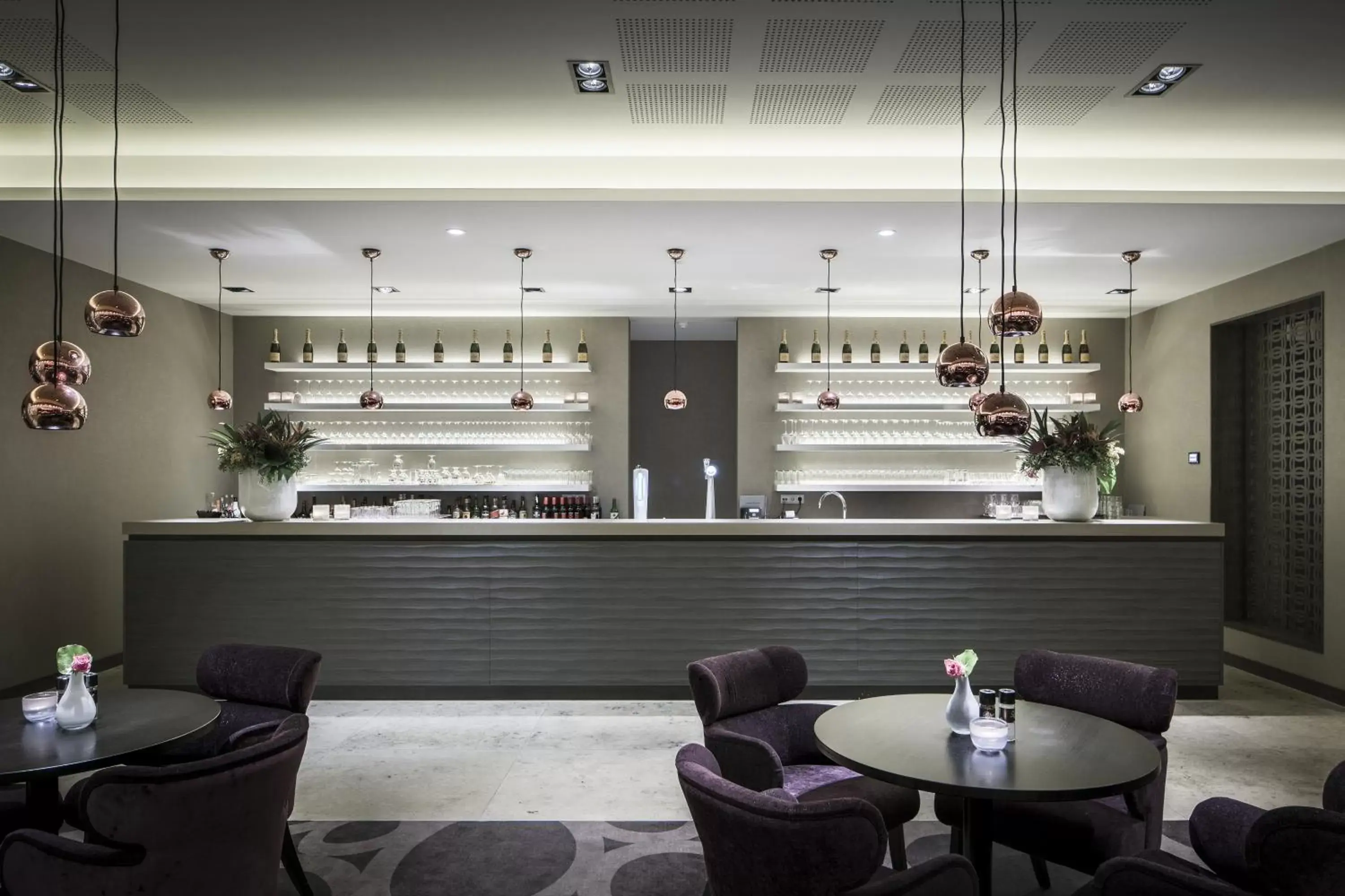 Lounge or bar, Restaurant/Places to Eat in Van Der Valk Hotel Zwolle