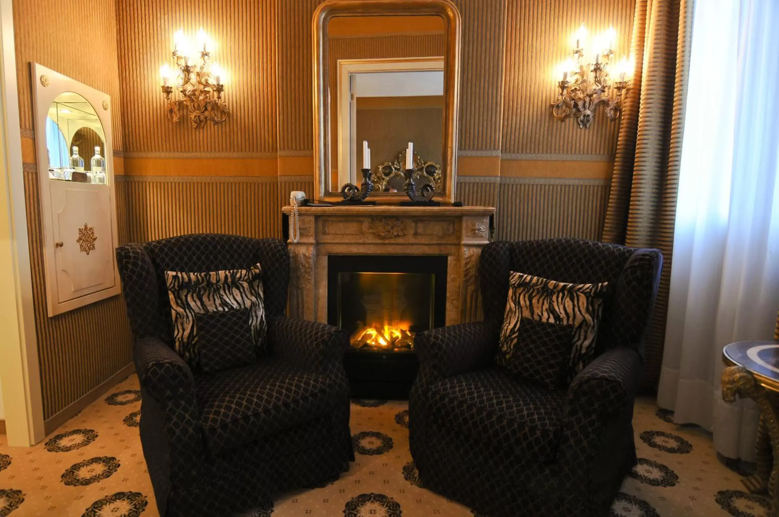 Photo of the whole room, Seating Area in Hotel Metropole Venezia
