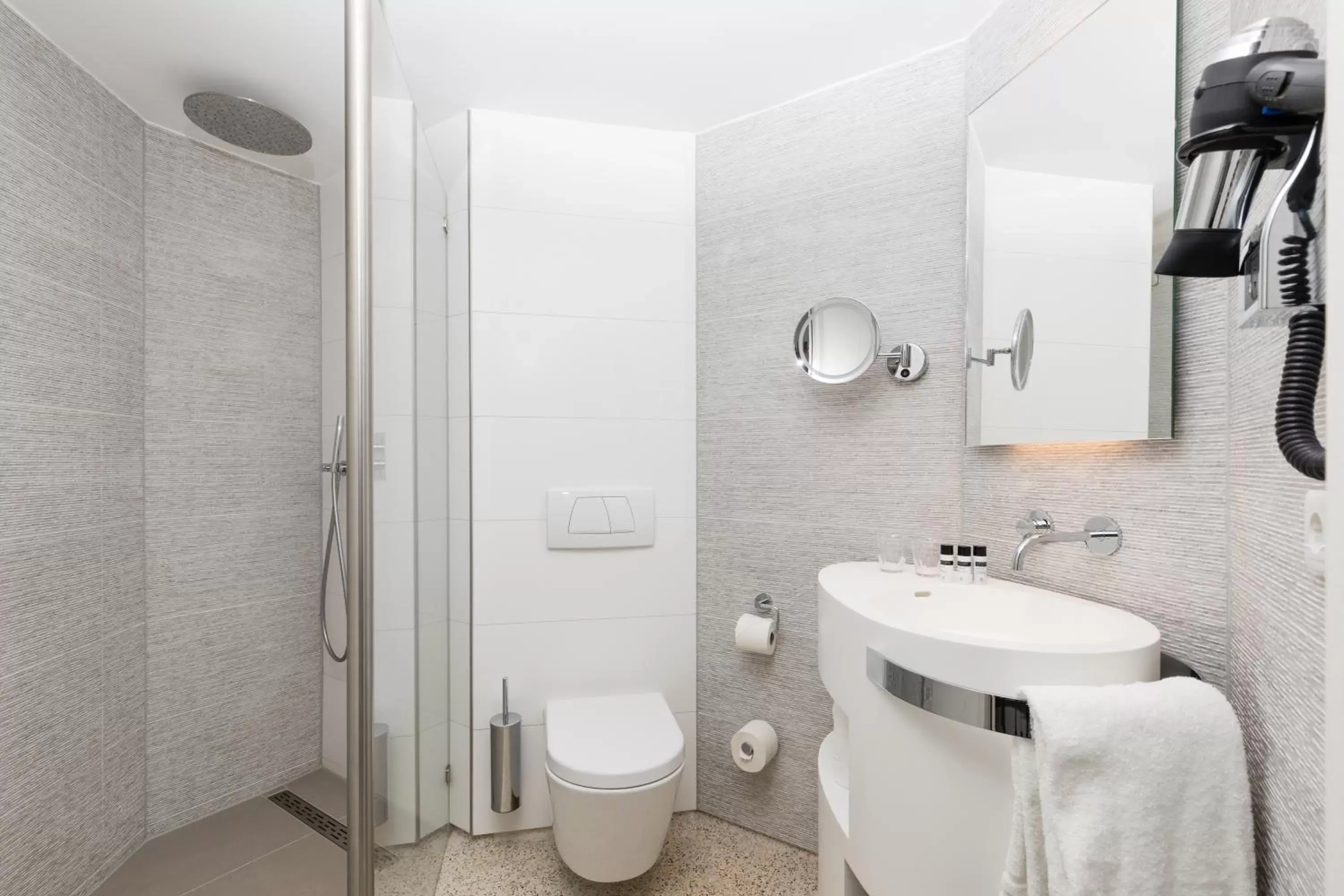 Shower, Bathroom in Albus Hotel Amsterdam City Centre