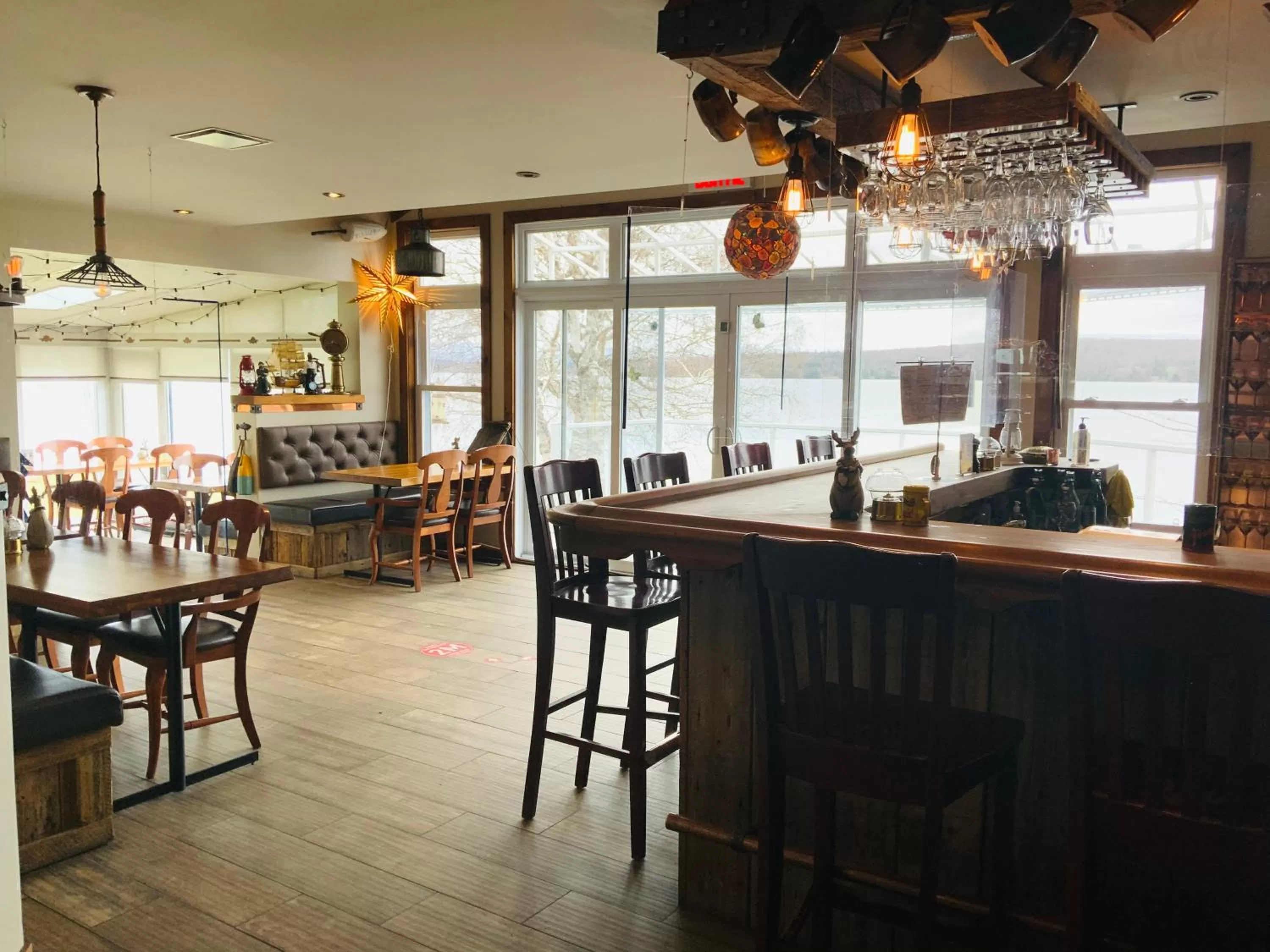 Restaurant/Places to Eat in Auberge et Chalets sur le Lac