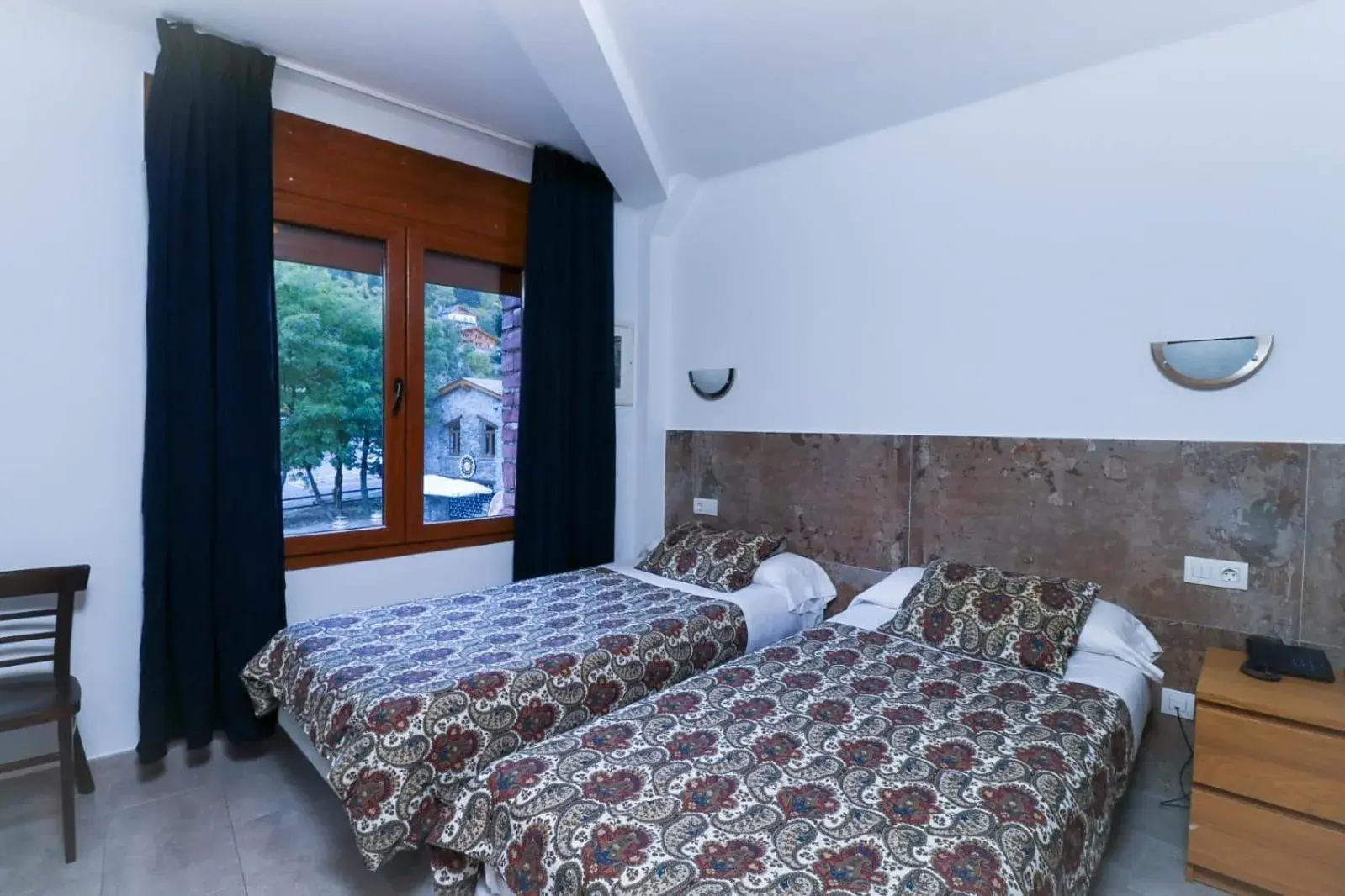 Bedroom, Bed in Hotel Comapedrosa