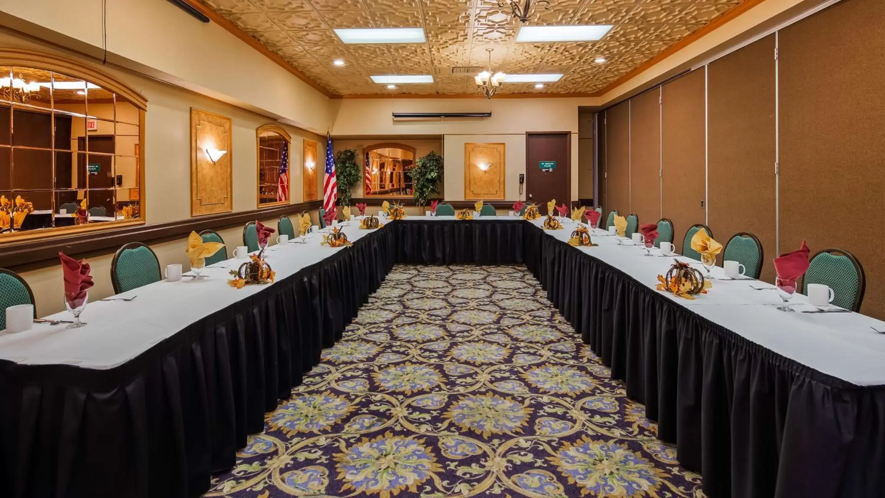 Meeting/conference room in SureStay Plus Hotel by Best Western Reno Airport