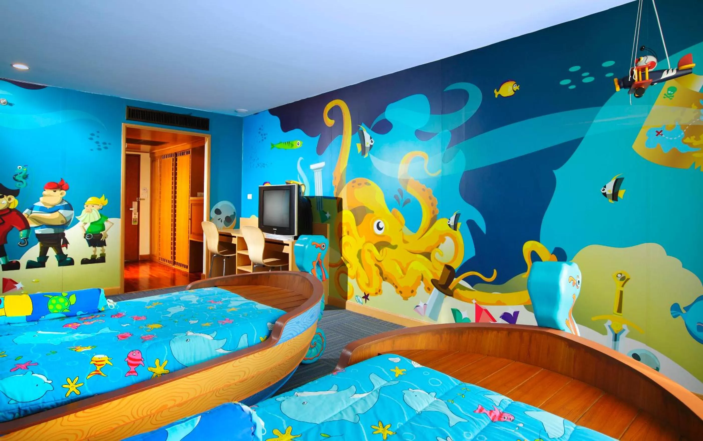 TV and multimedia, Bed in The Regent Cha Am Beach Resort, Hua Hin