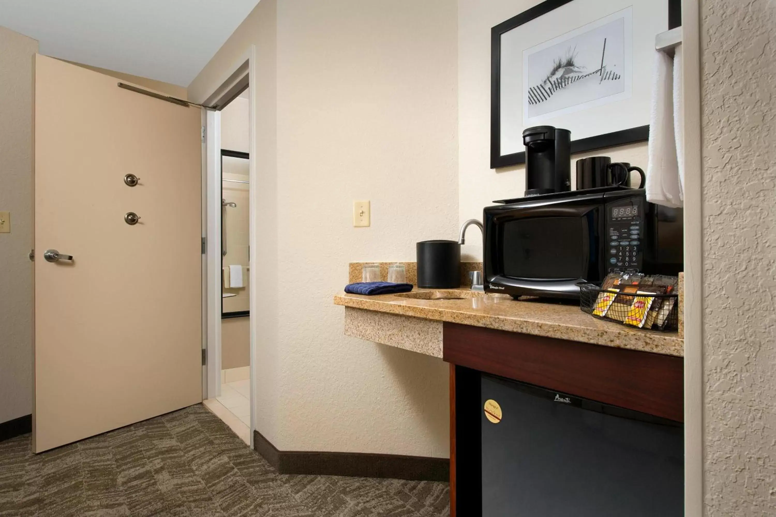 Kitchen or kitchenette in SpringHill Suites by Marriott Jacksonville North I-95 Area