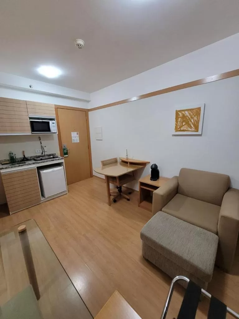 Kitchen or kitchenette, Seating Area in Studio Paulista Bela Cintra