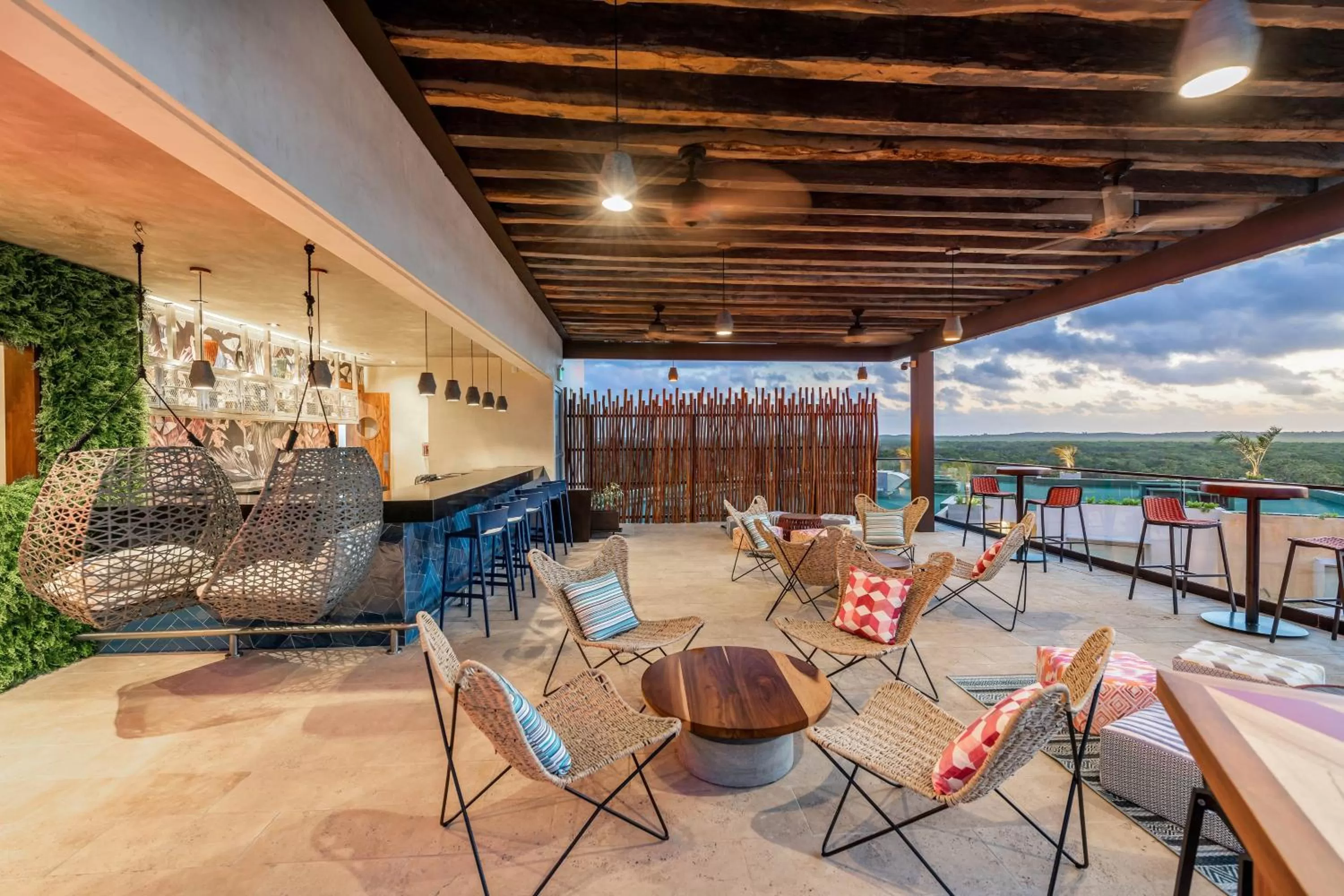 Lounge or bar in Aloft Tulum