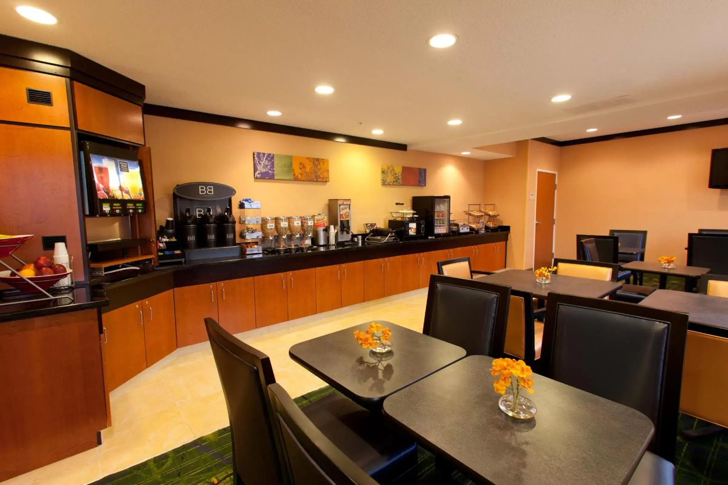 Dining area, Restaurant/Places to Eat in Fairfield Inn & Suites by Marriott Memphis East Galleria