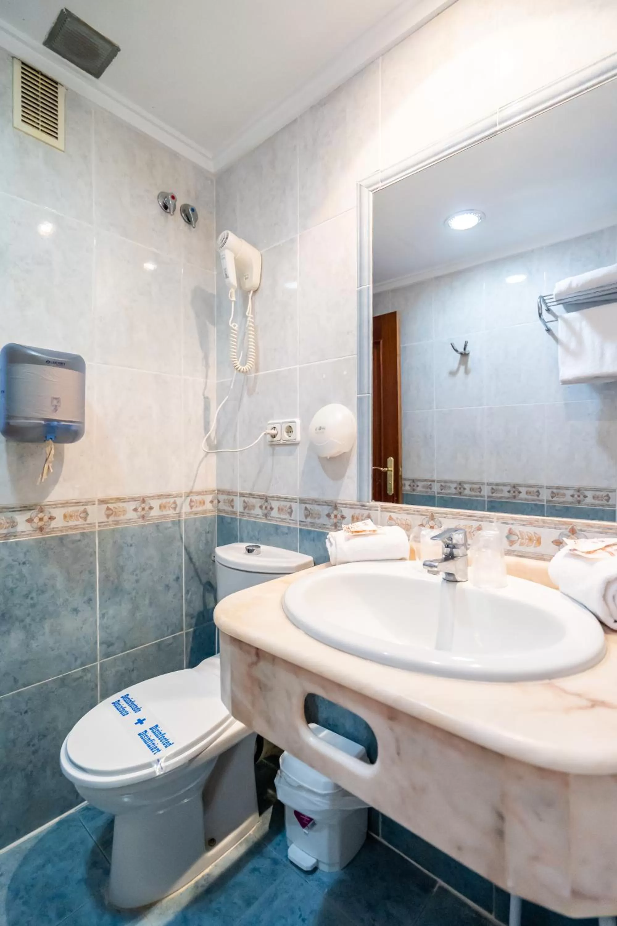 Toilet in Hotel Beleret