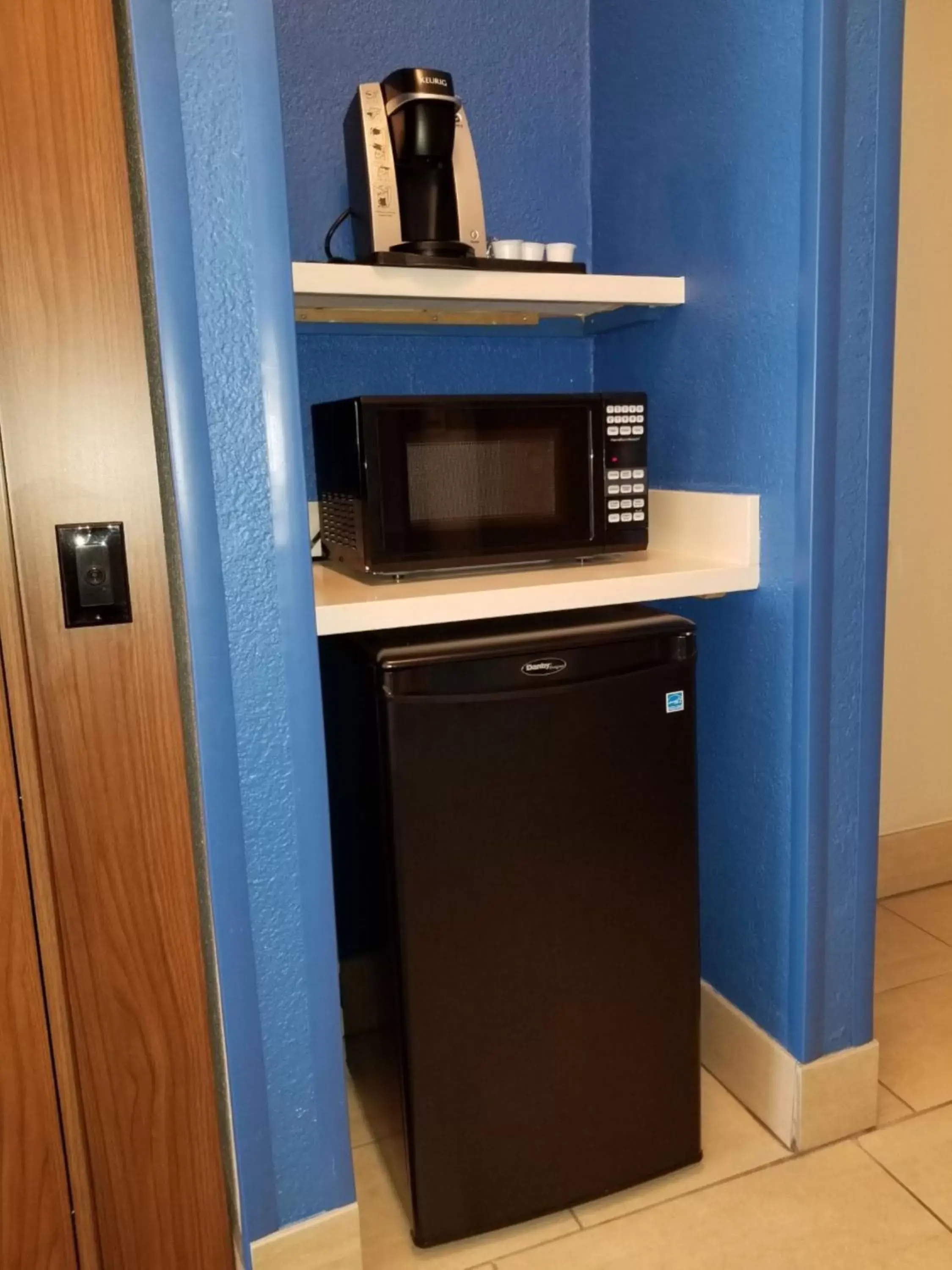 Kitchen/Kitchenette in Holiday Inn Express Winfield, an IHG Hotel