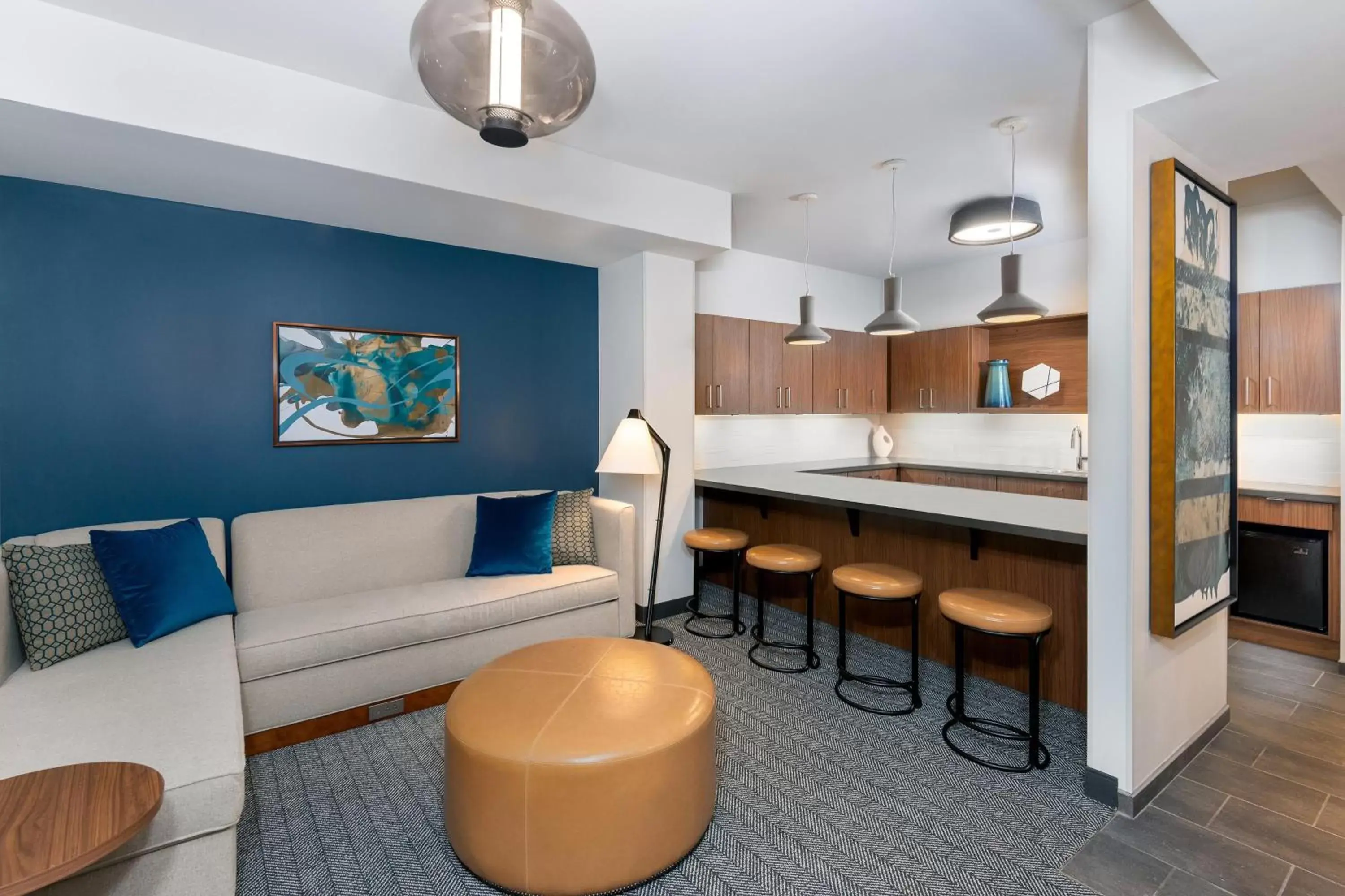 Bedroom, Seating Area in Courtyard by Marriott Atlanta Midtown