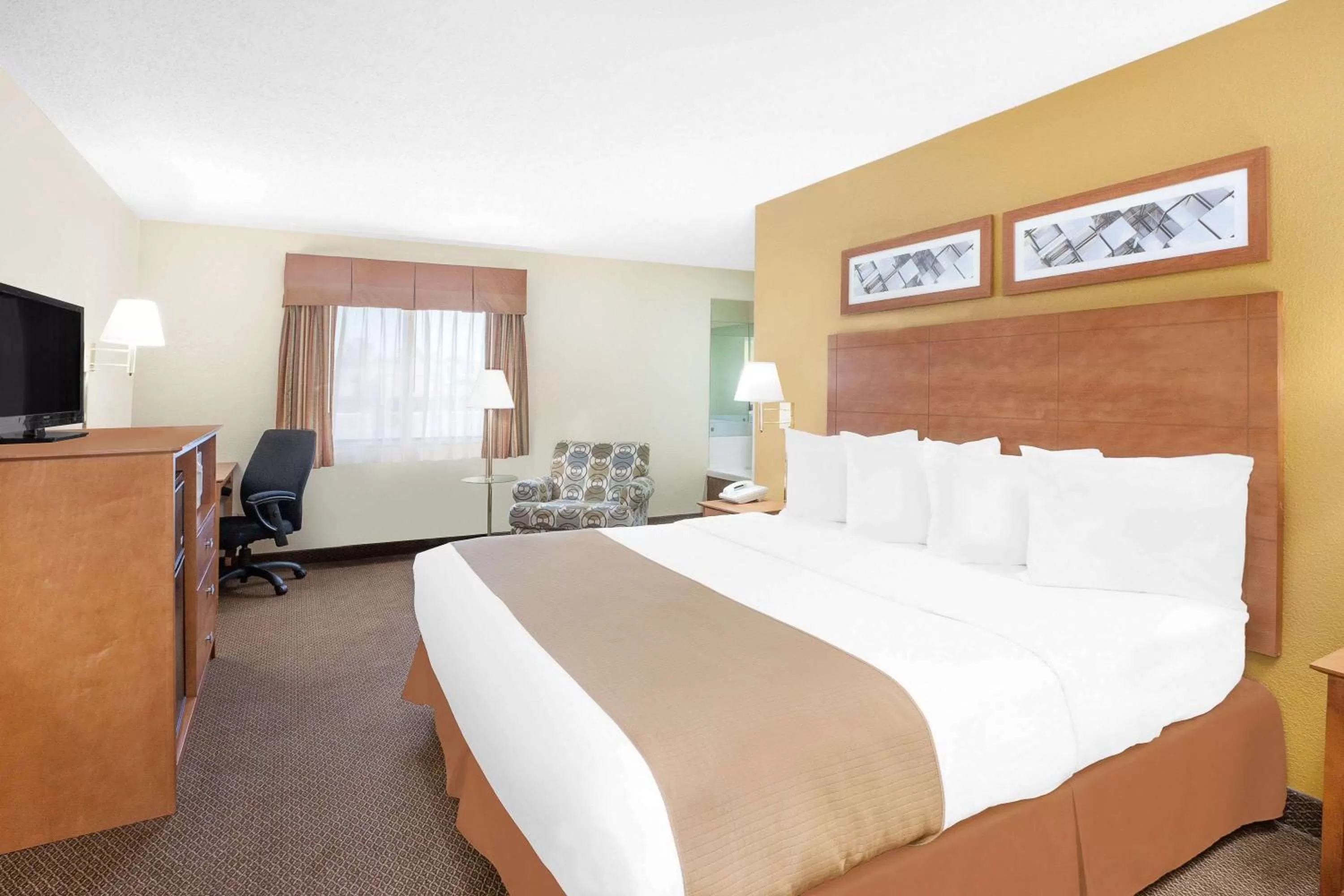 Photo of the whole room, Bed in Baymont by Wyndham Port Huron