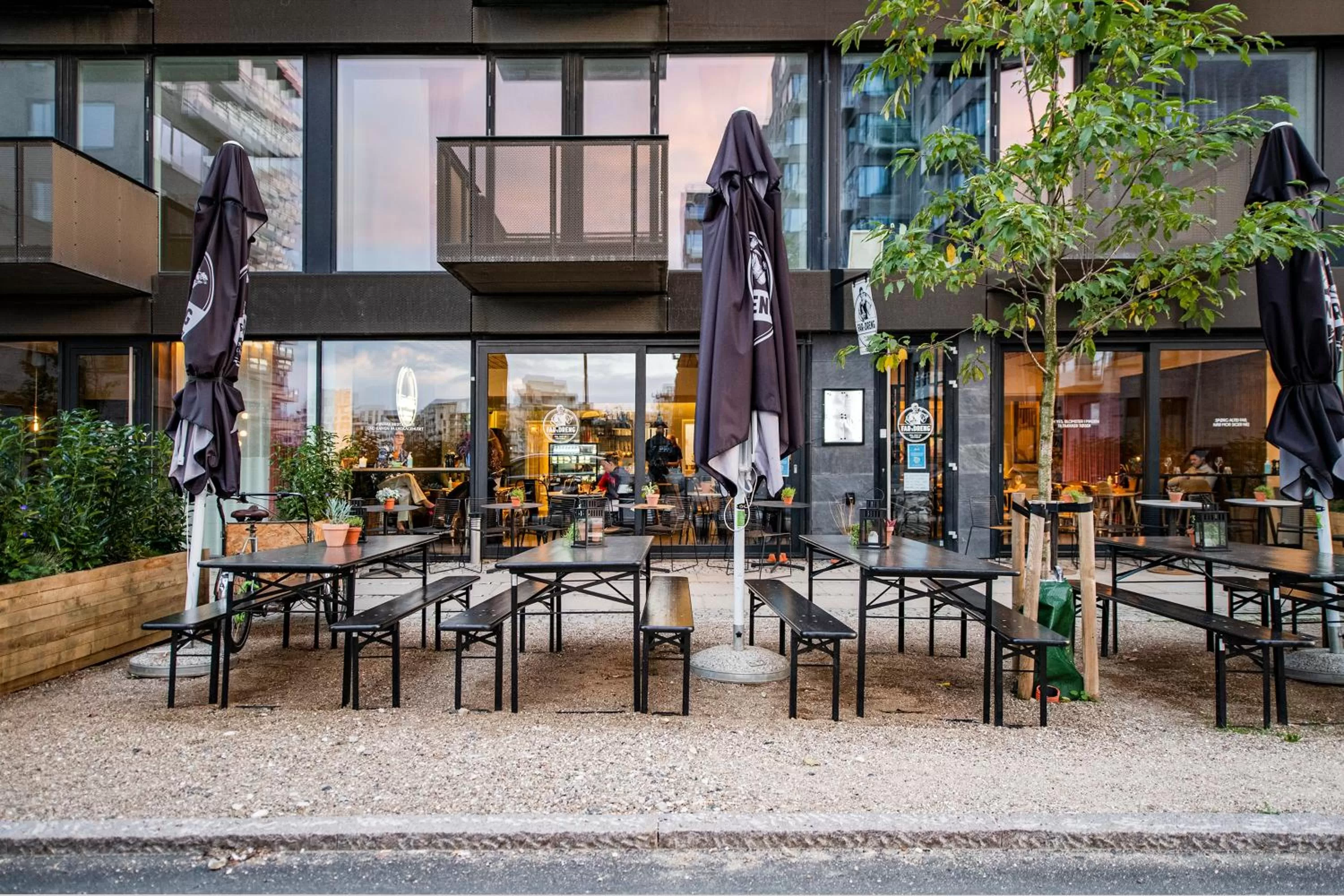 Restaurant/places to eat in By The Pier apartments - Into This Place