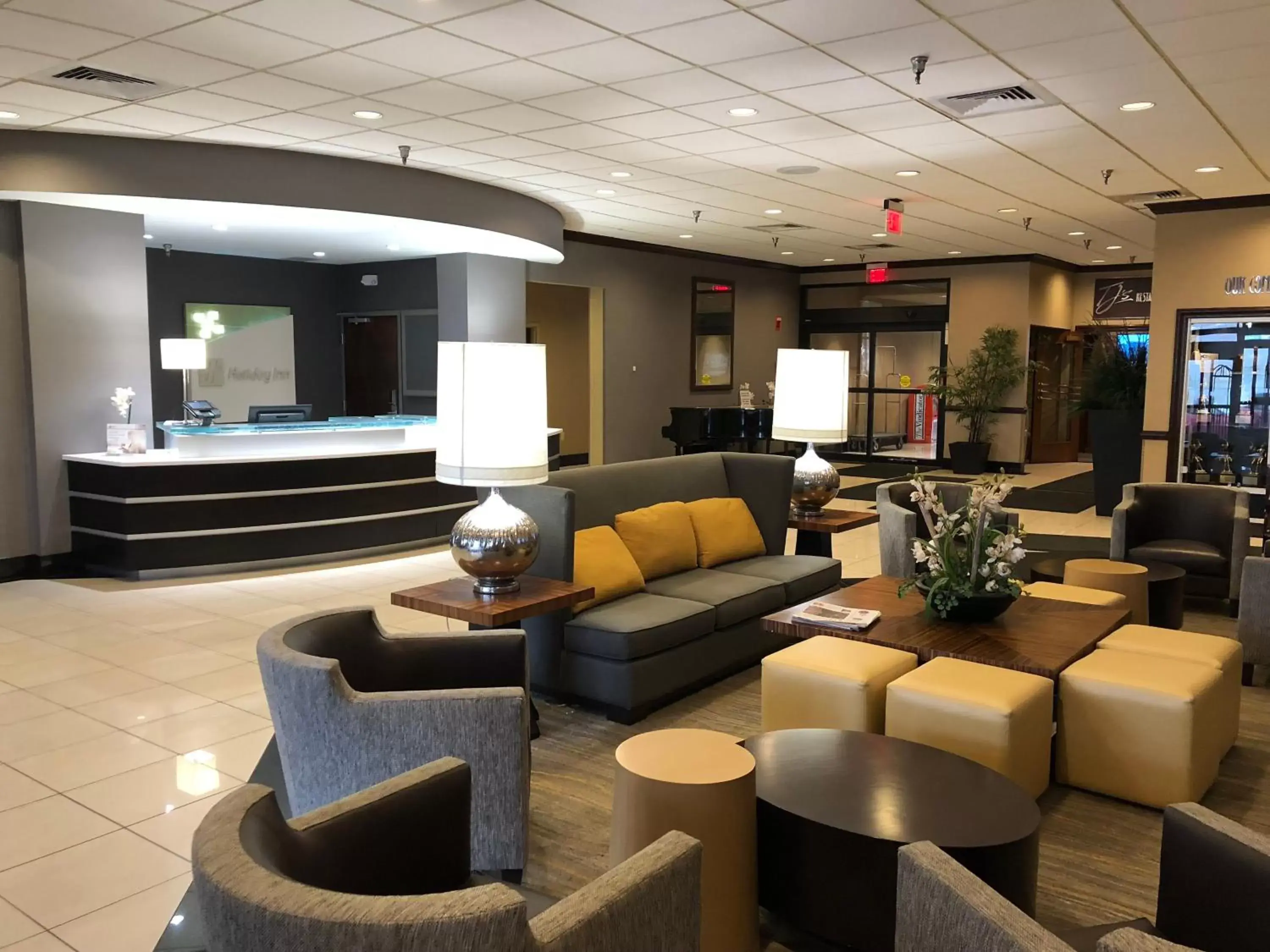 Property building, Lobby/Reception in Holiday Inn Youngstown-South - Boardman, an IHG Hotel