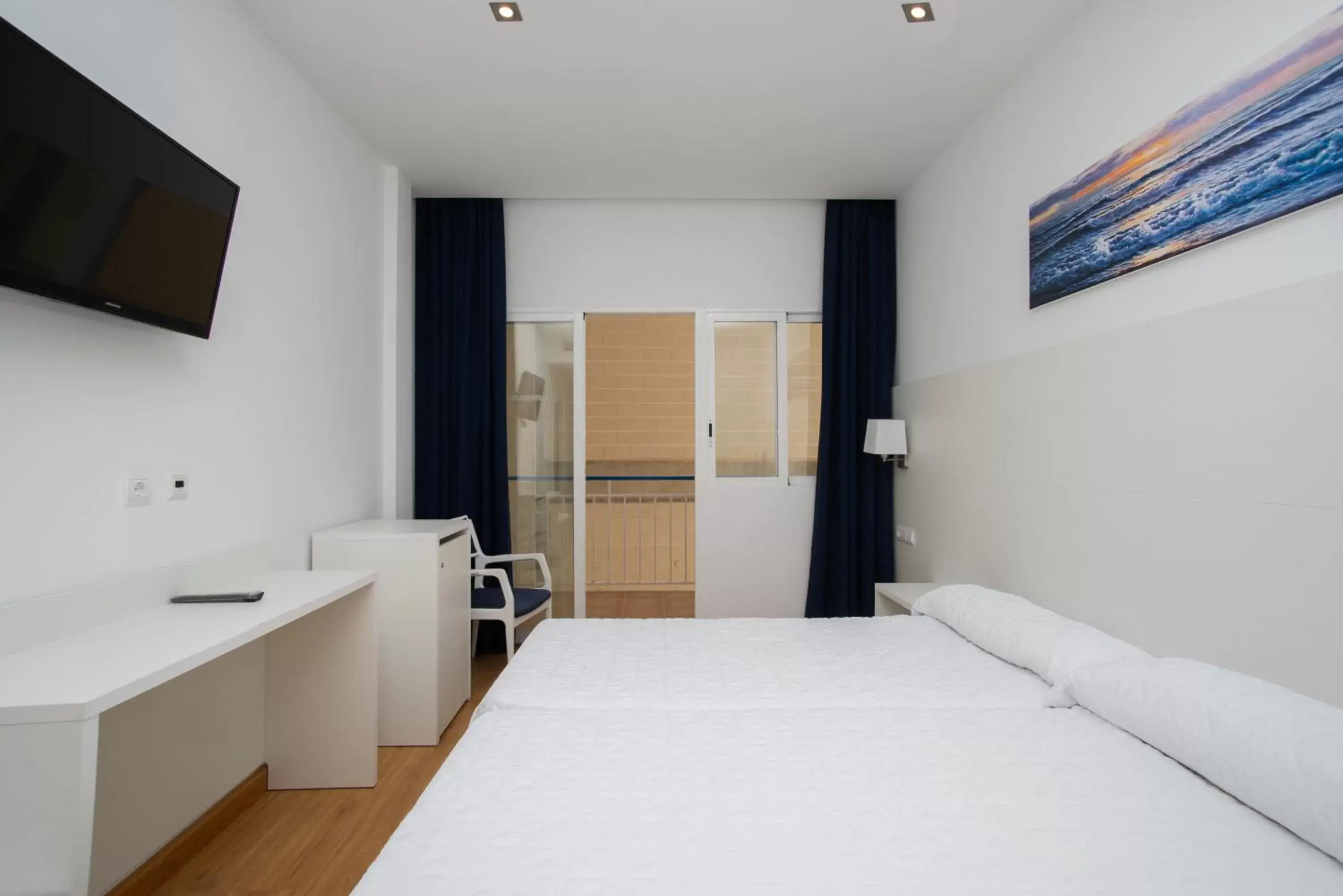 Bedroom, Bed in Hotel Voramar