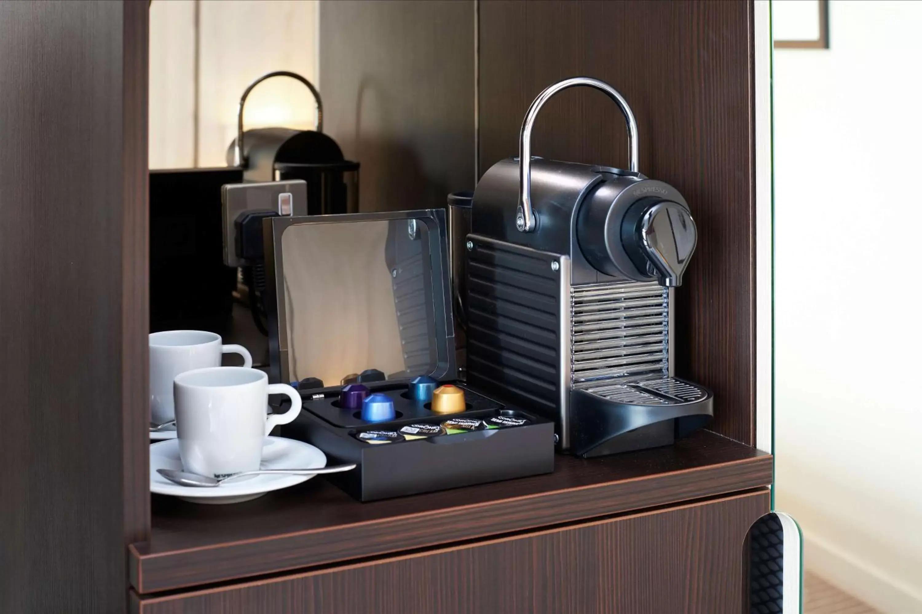 Kitchen or kitchenette, Coffee/Tea Facilities in DoubleTree By Hilton London Excel
