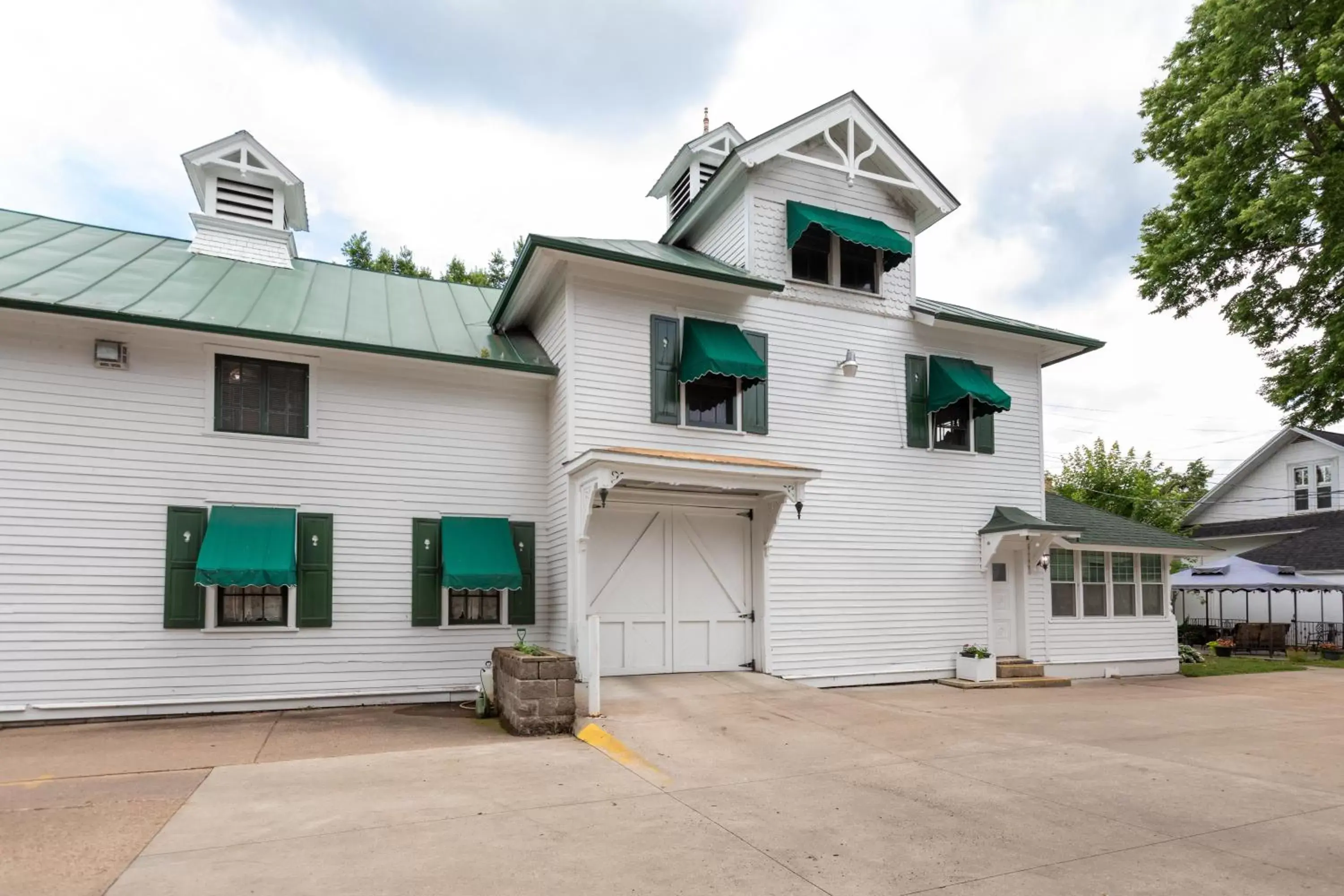 Property Building in Carriage House Bed & Breakfast