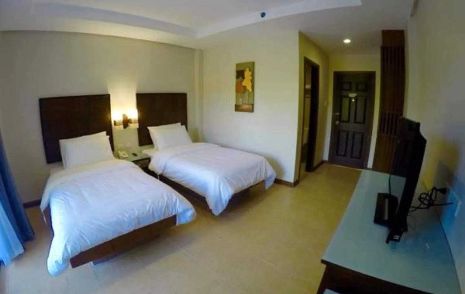 Photo of the whole room, Bed in MO2 Lagoon Coron