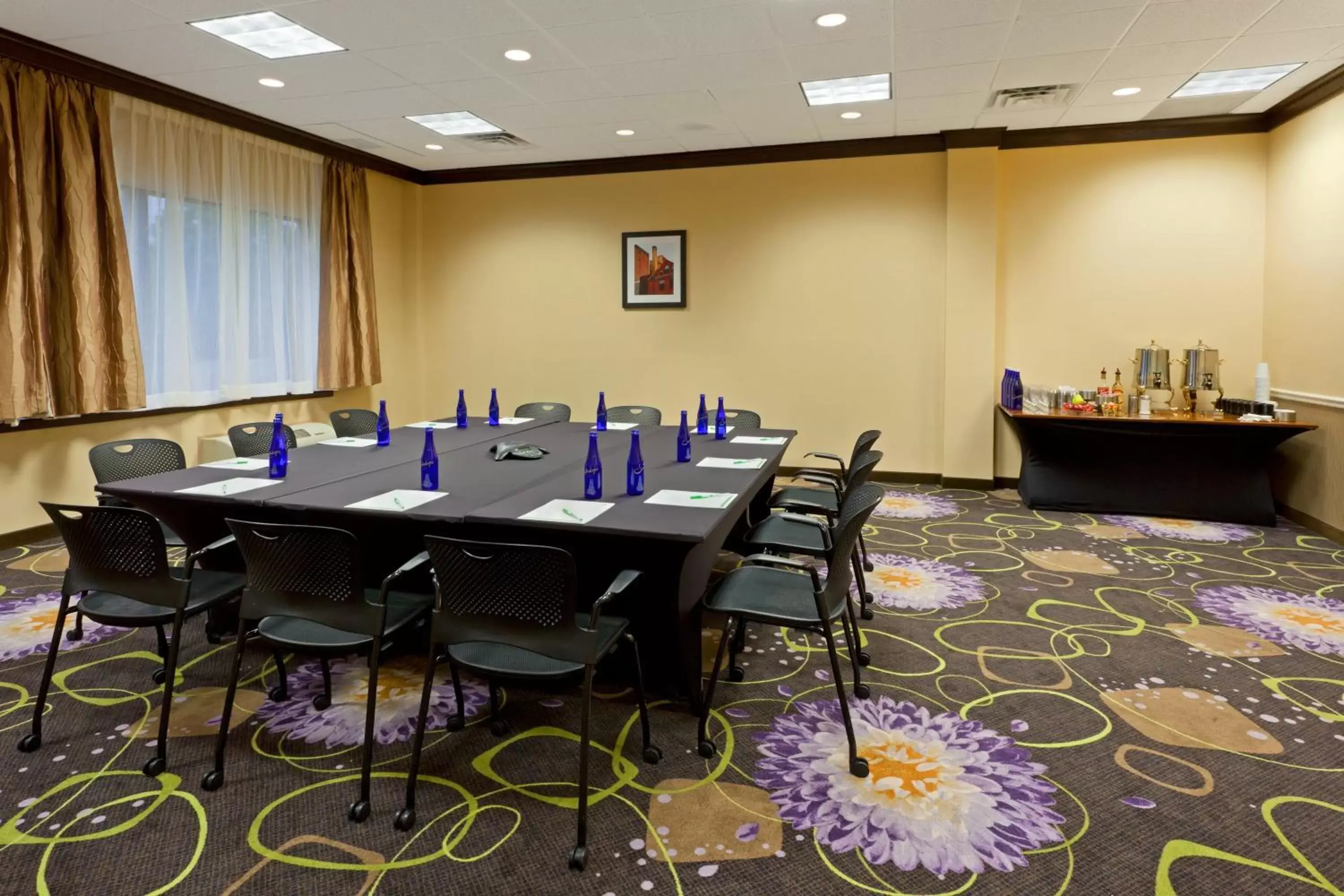 Meeting/conference room in Holiday Inn Clark - Newark, an IHG Hotel