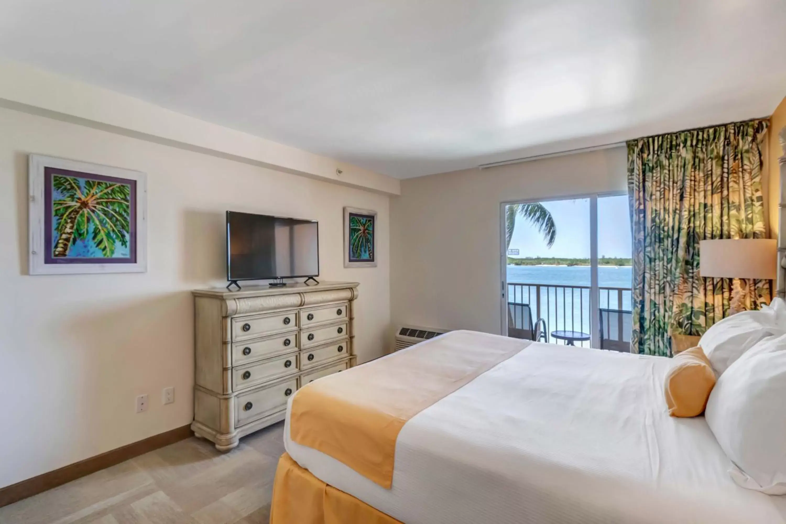 Hutchinson Island Plaza Hotel & Suites