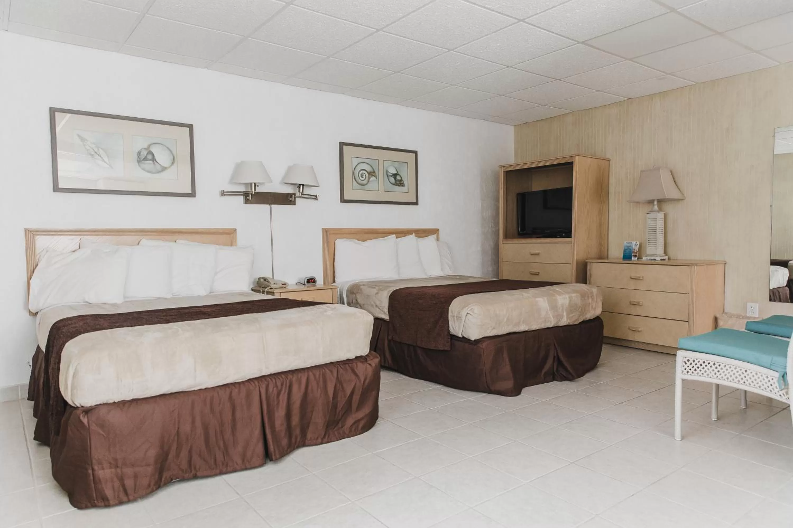 Bed in Heart of Wildwood Boardwalk Motel