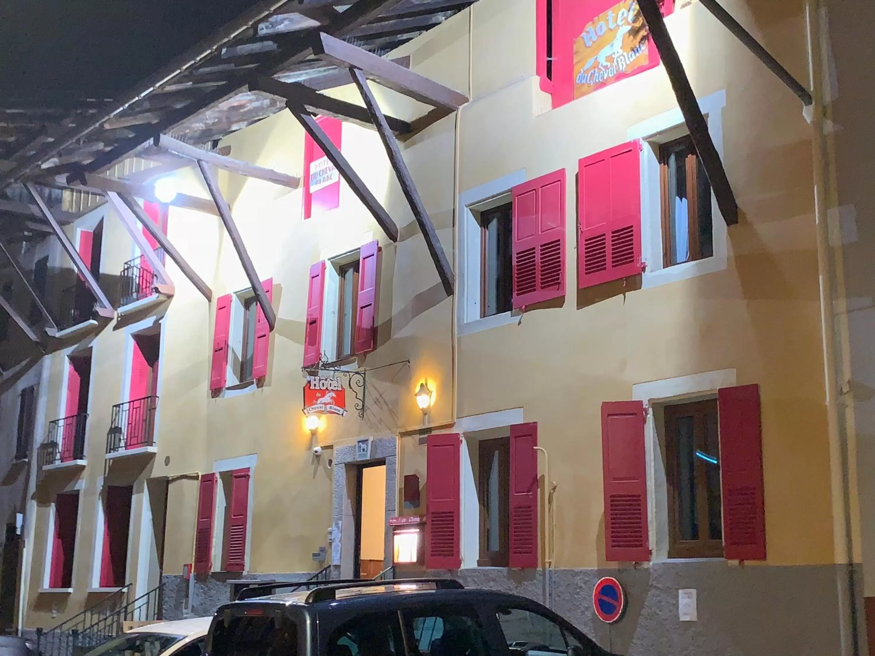 Property building in Hôtel Du Cheval Blanc Barcelonnette