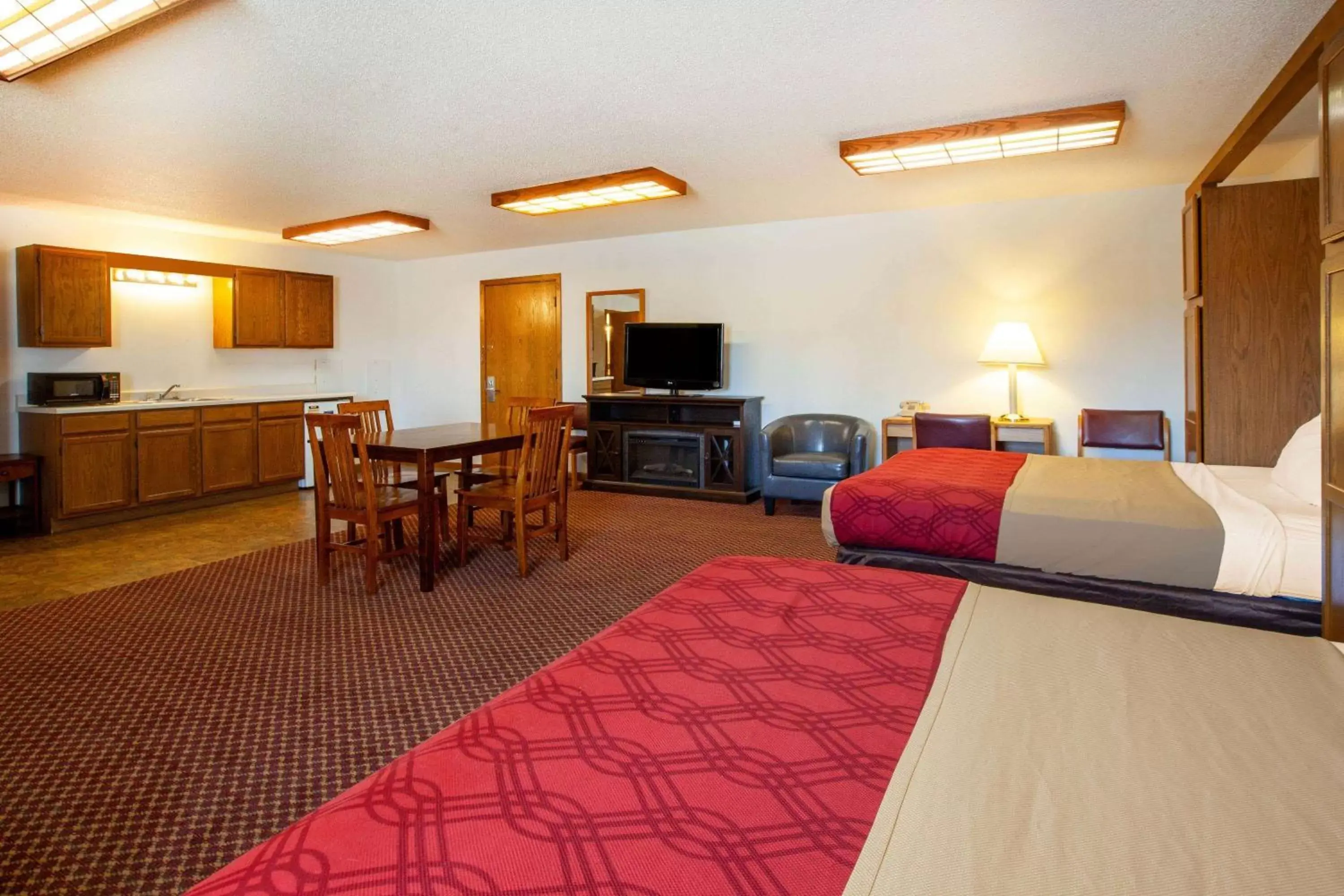 Photo of the whole room, TV/Entertainment Center in Travelodge by Wyndham Escanaba