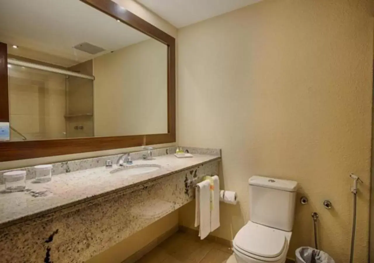 Bathroom in Quality Hotel Curitiba