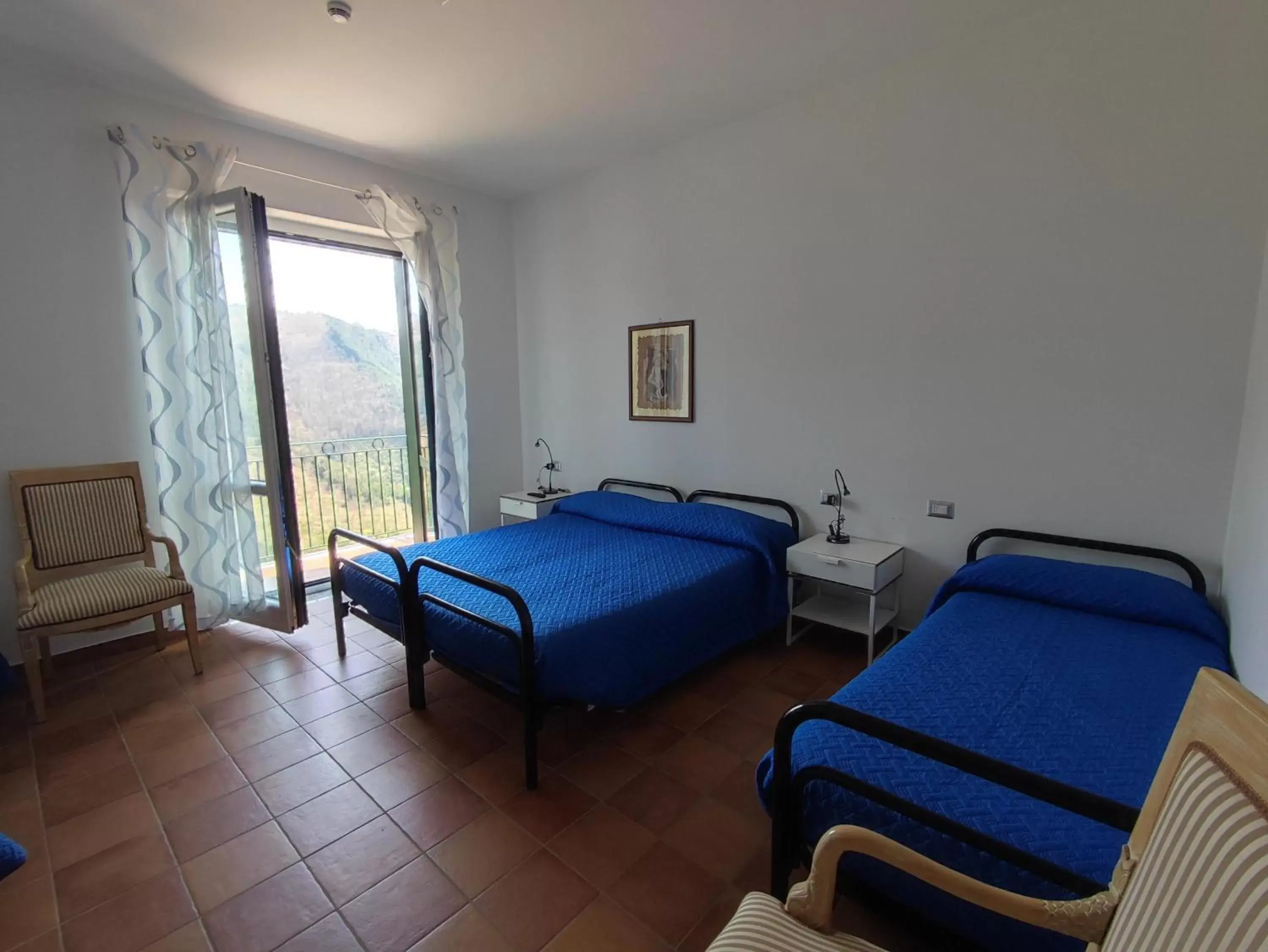 Photo of the whole room, Bed in Hermitage Ravello