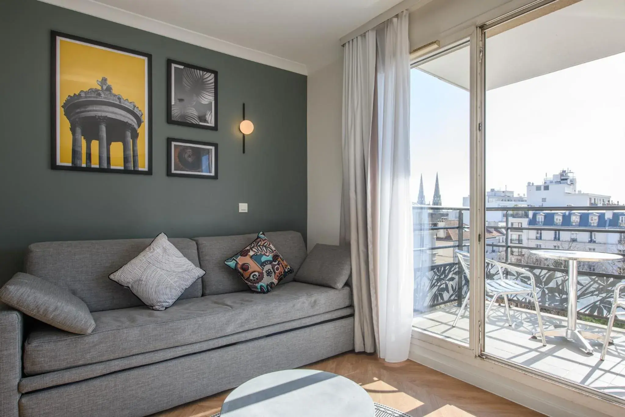 Balcony/Terrace, Seating Area in Adagio Paris Buttes Chaumont Aparthotel