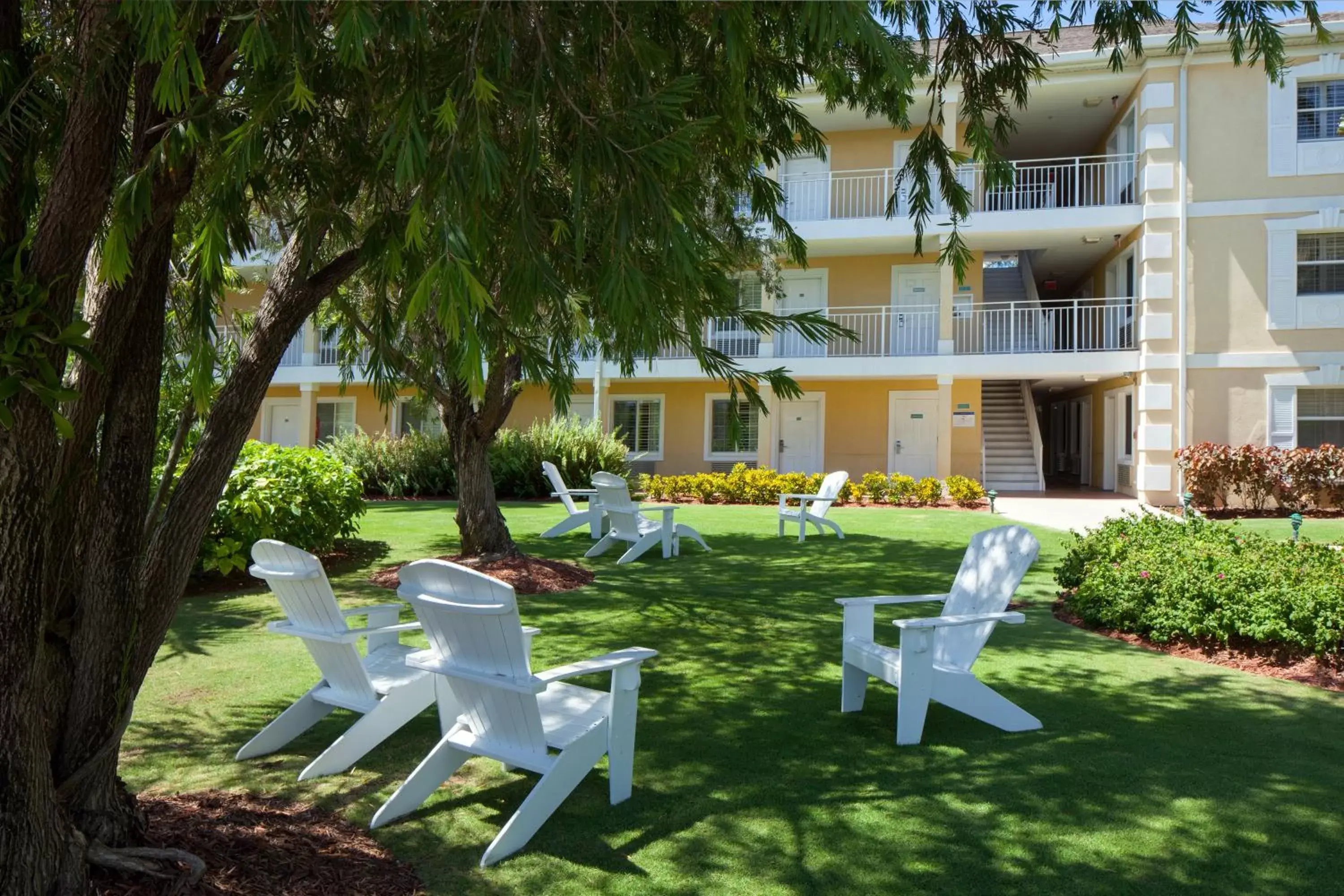 Property building, Garden in Sunshine Suites Resort