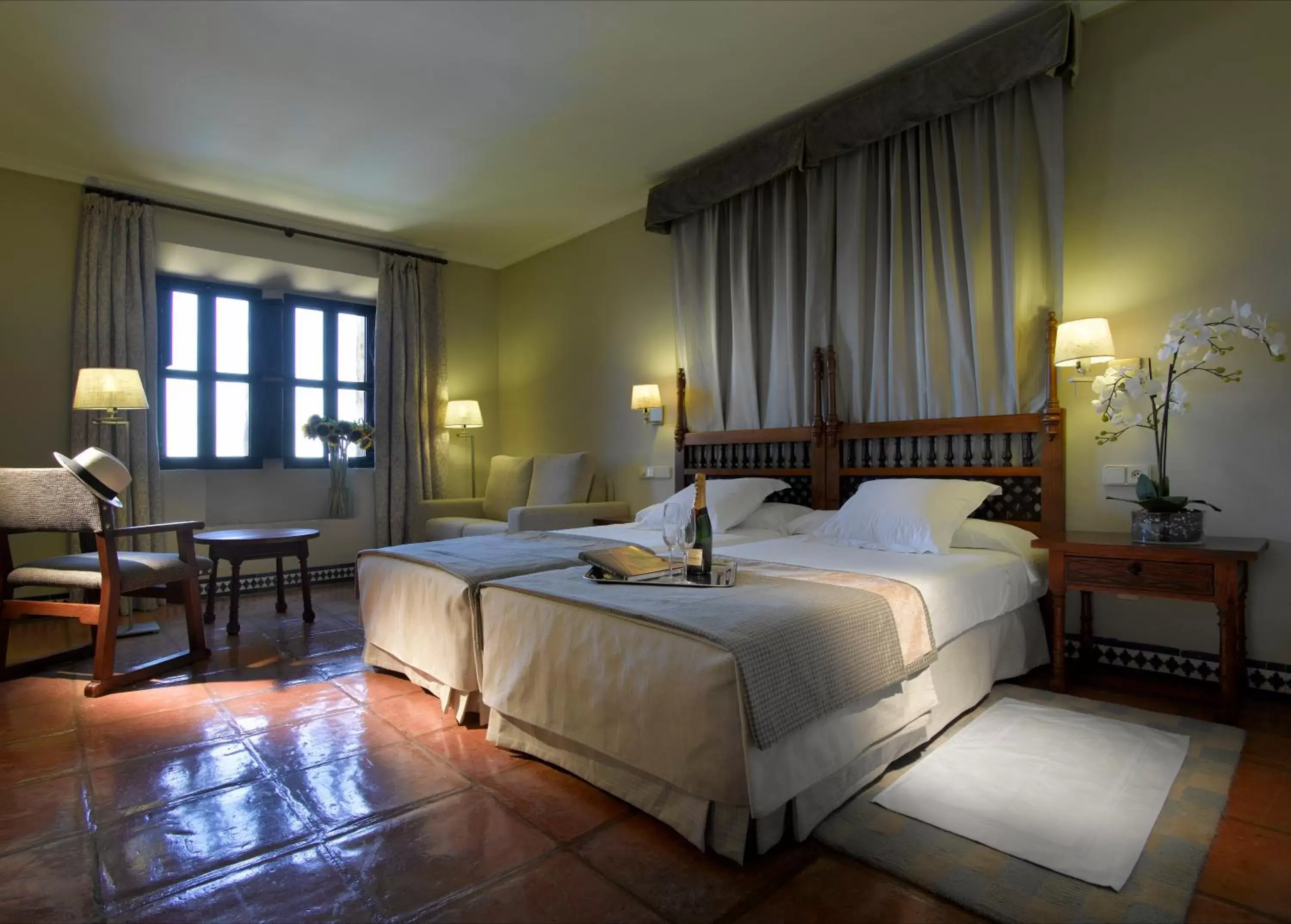 Photo of the whole room, Bed in Parador de Carmona