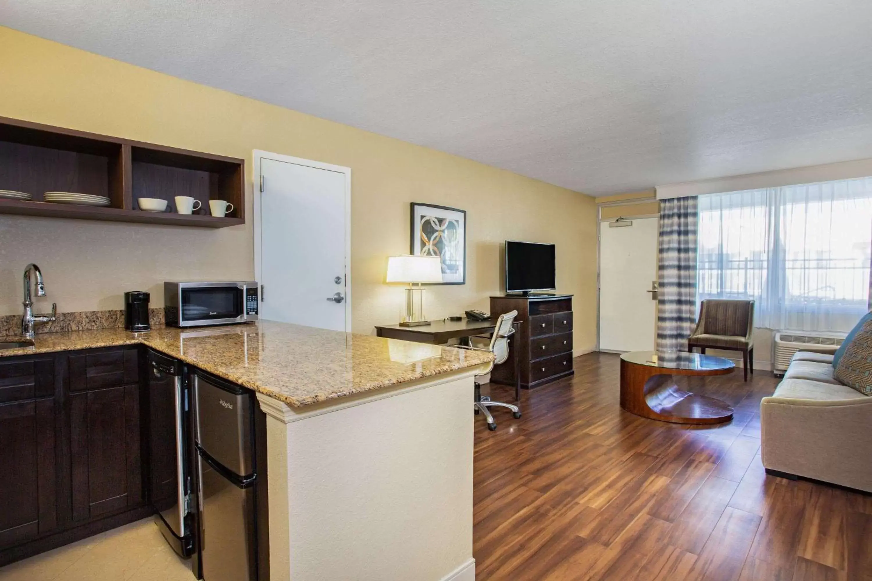 Photo of the whole room, Kitchen/Kitchenette in Ramada by Wyndham Venice Hotel Venezia