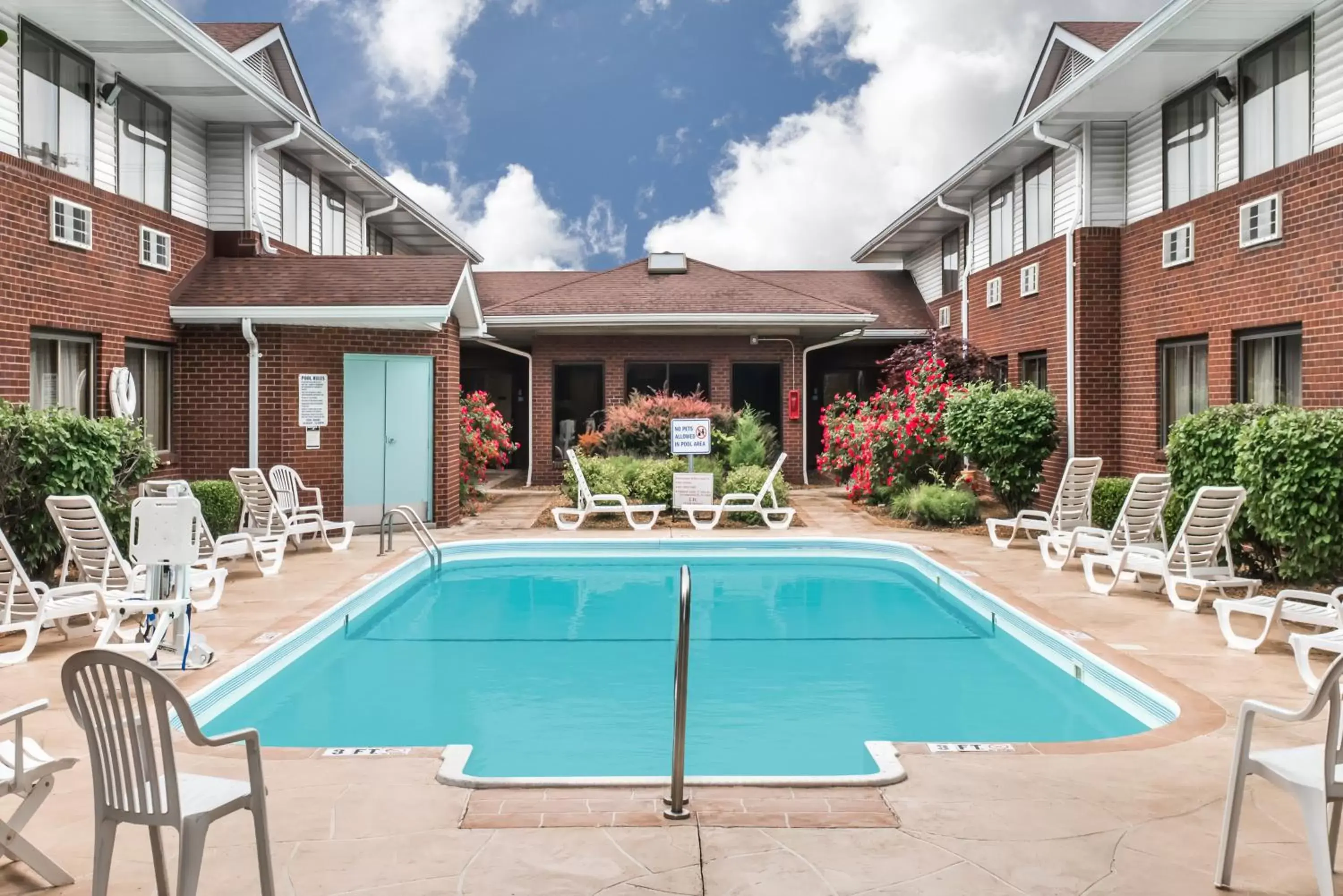 Property building in Super 8 by Wyndham O'Fallon Property building in Super 8 by Wyndham O'Fallon