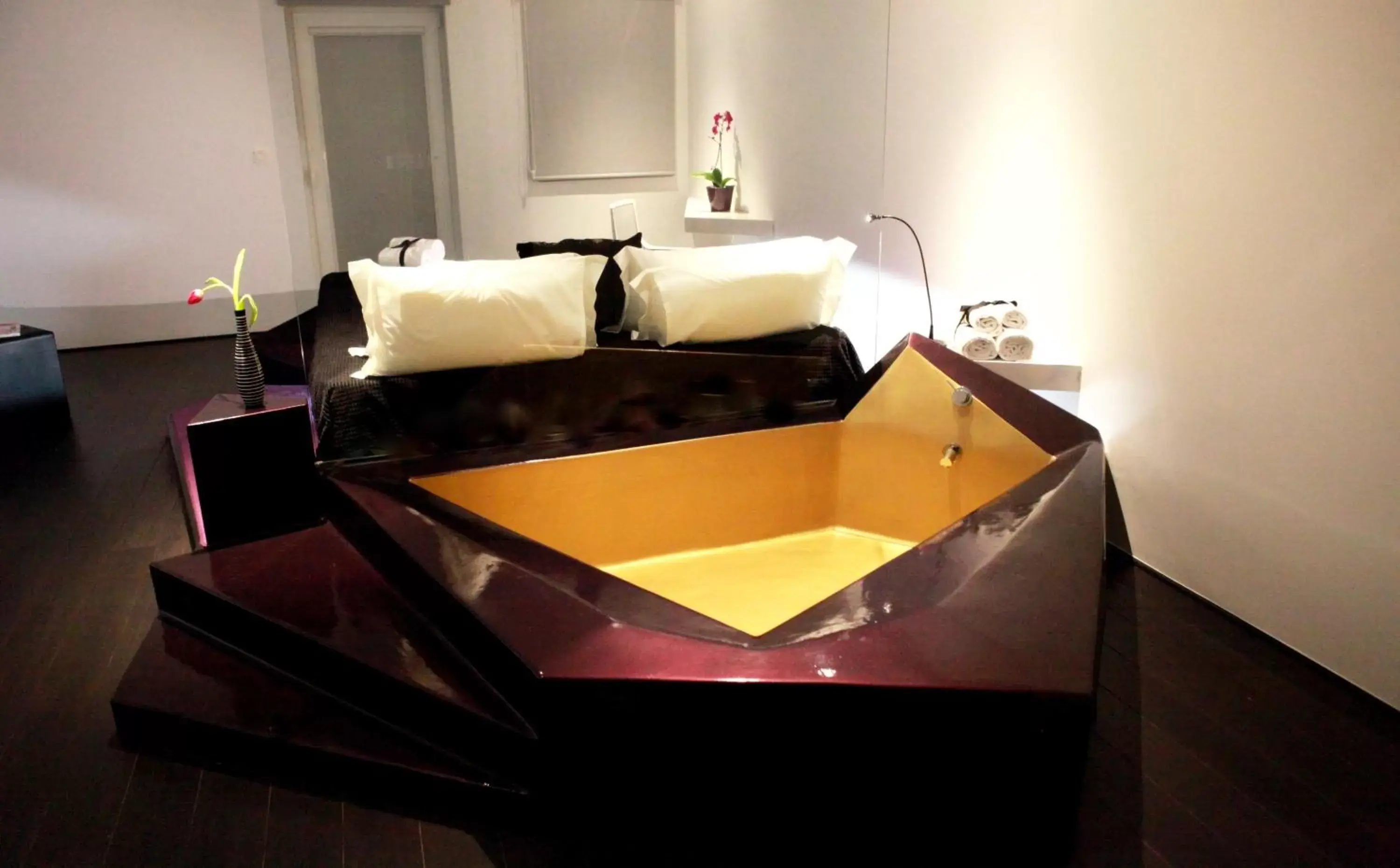 Bed in Absoluto Design Hotel