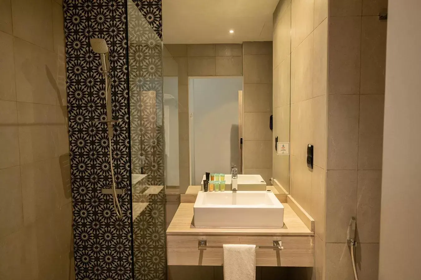 Standard Room Twin Bed (includes 25% off F&B) in Kingsgate Al Jaddaf Hotel by Millennium Standard Room Twin Bed (includes 25% off F&B) in Kingsgate Al Jaddaf Hotel by Millennium