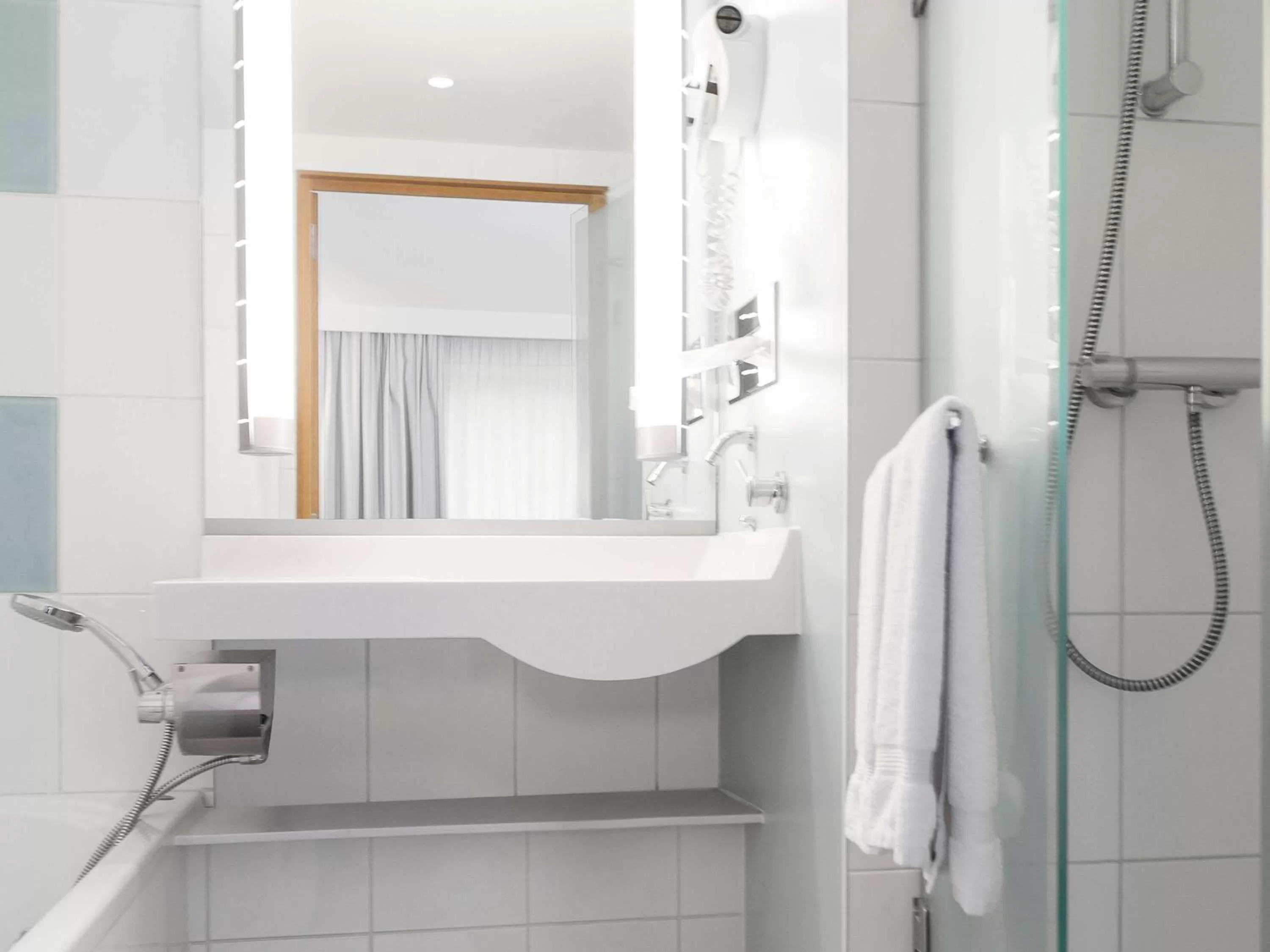 Photo of the whole room in Novotel Brussels Airport