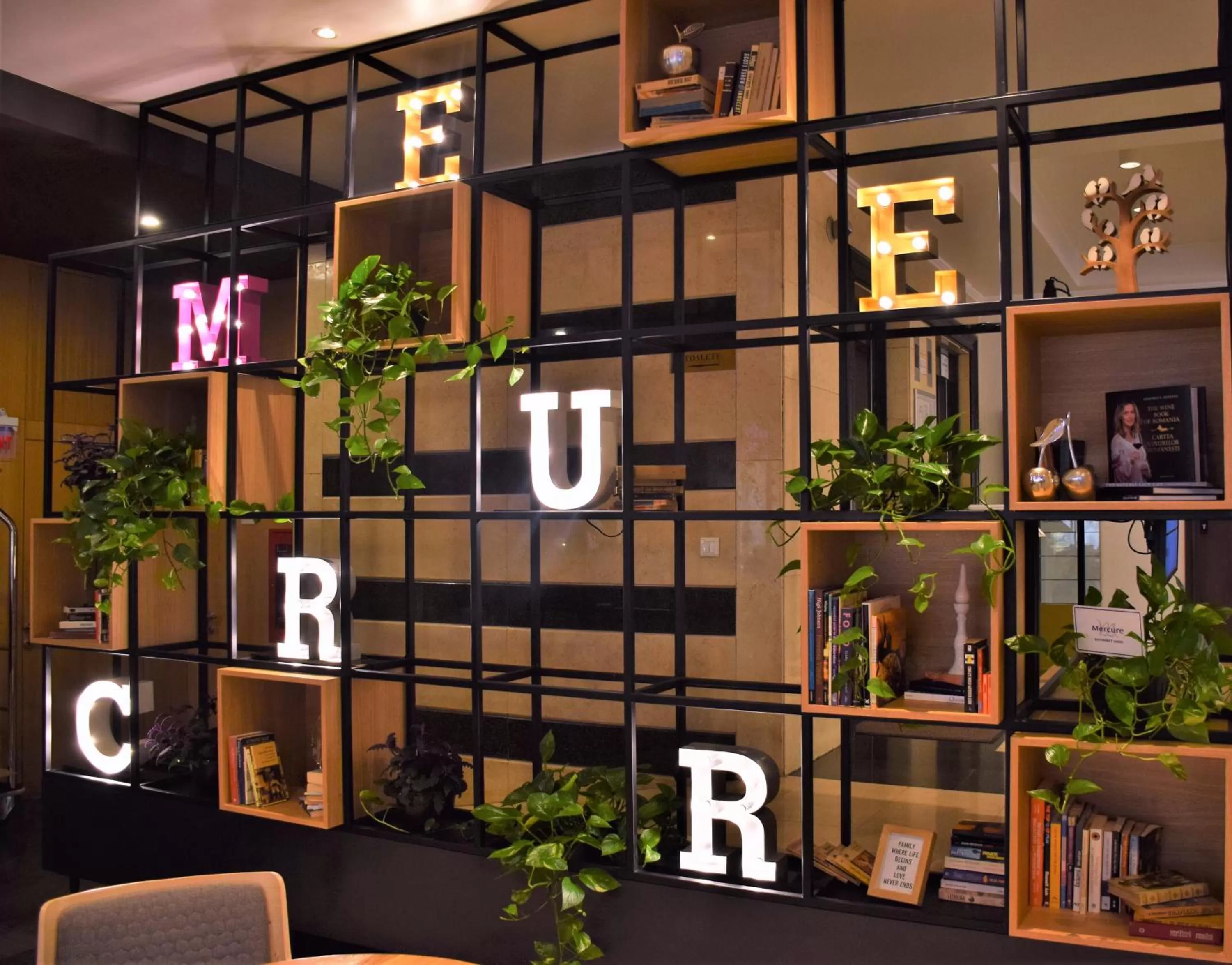 Lobby or reception in Mercure Bucharest Unirii