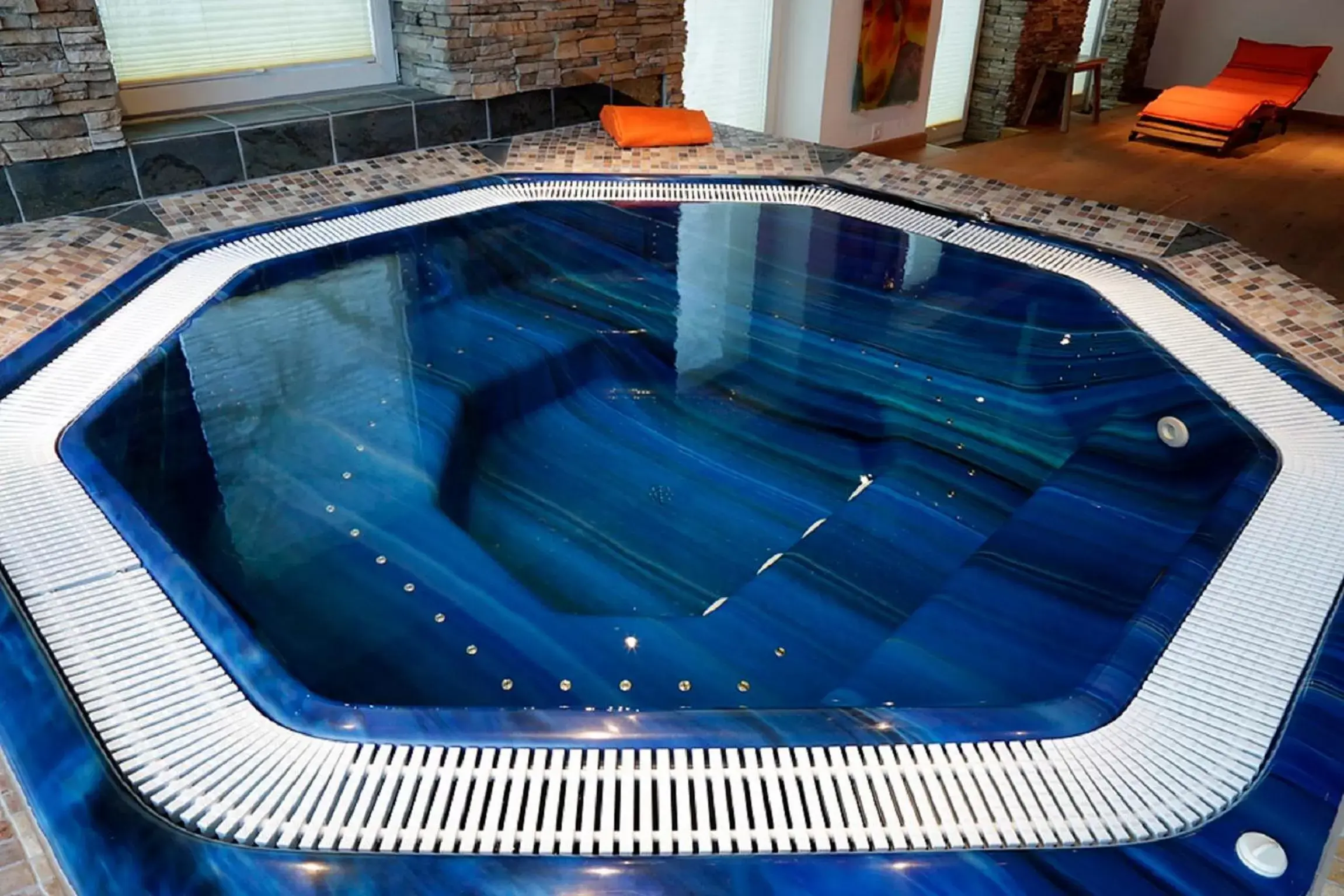 Hot Tub, Swimming Pool in Amber Ski-in/out Hotel & Spa