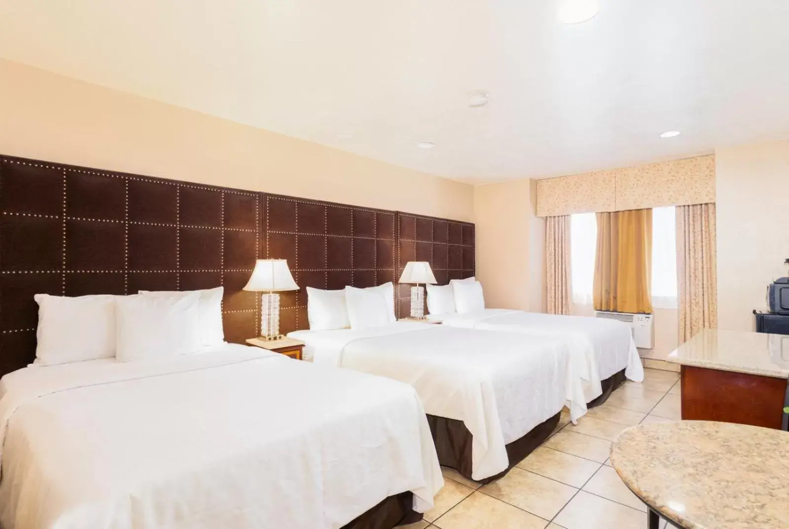 Bedroom, Bed in Hotel Baja San Diego