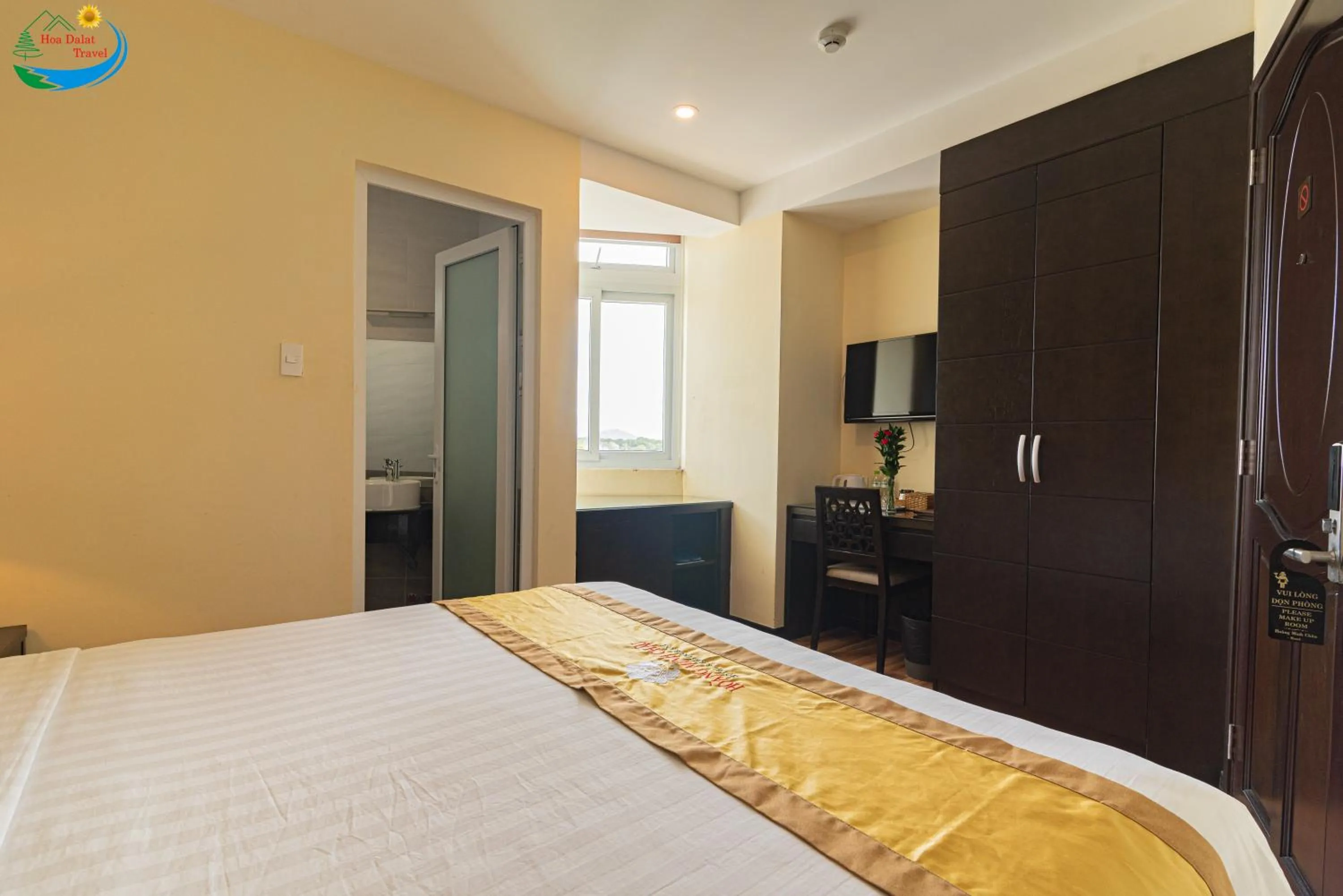 Bed in Hoang Minh Chau Ba Trieu Hotel