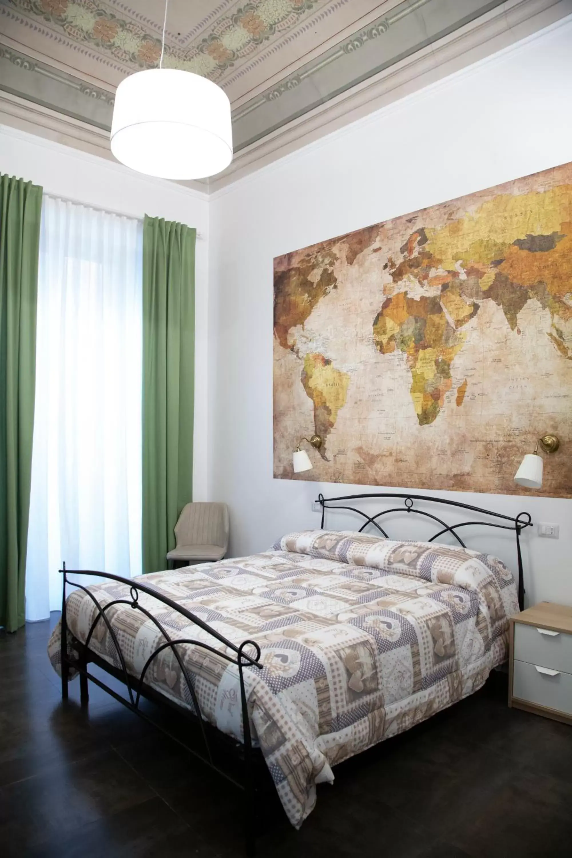 Photo of the whole room, Bed in B&B Giardino Bellini-centro