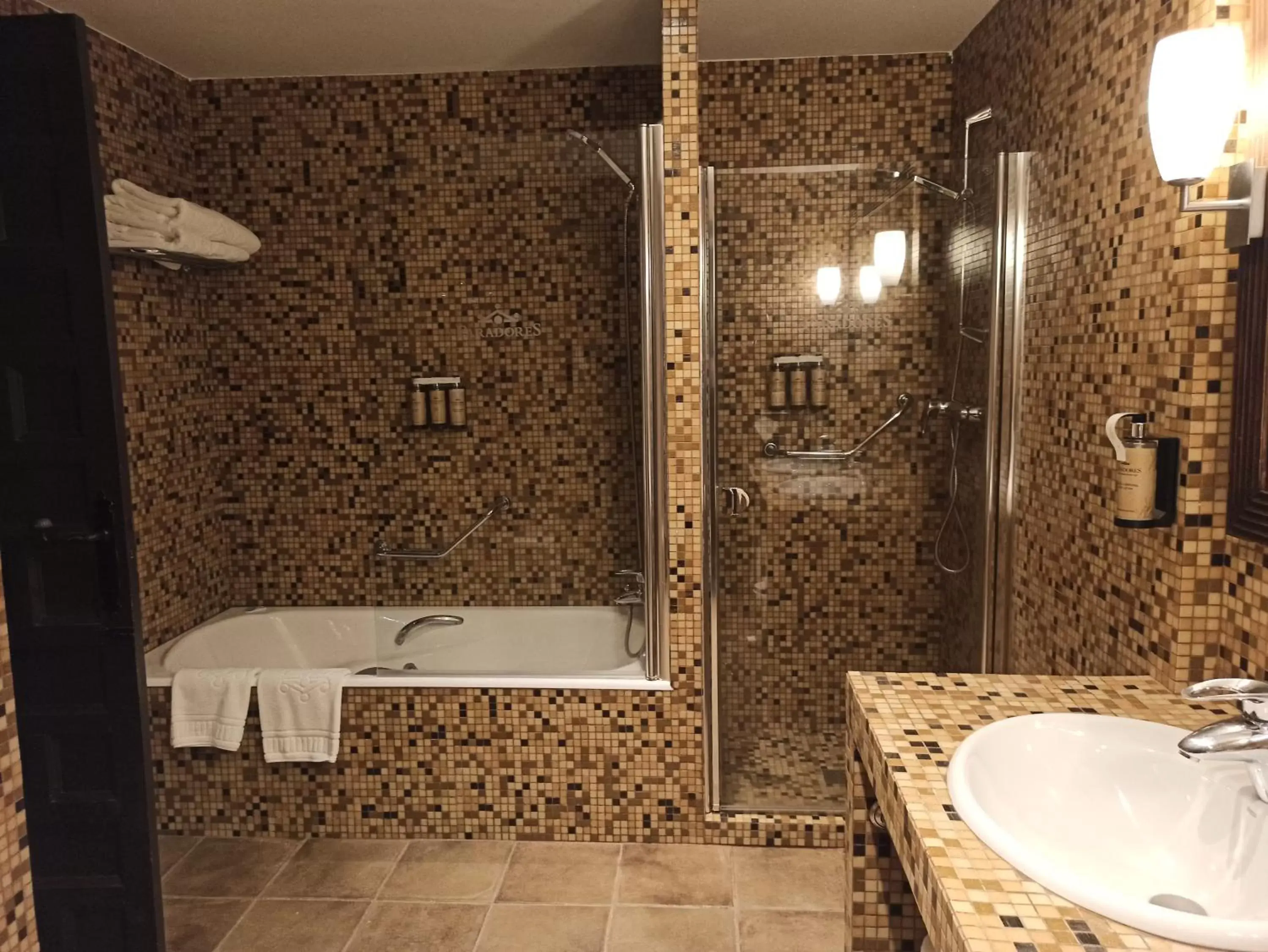 Bathroom in Parador de Trujillo