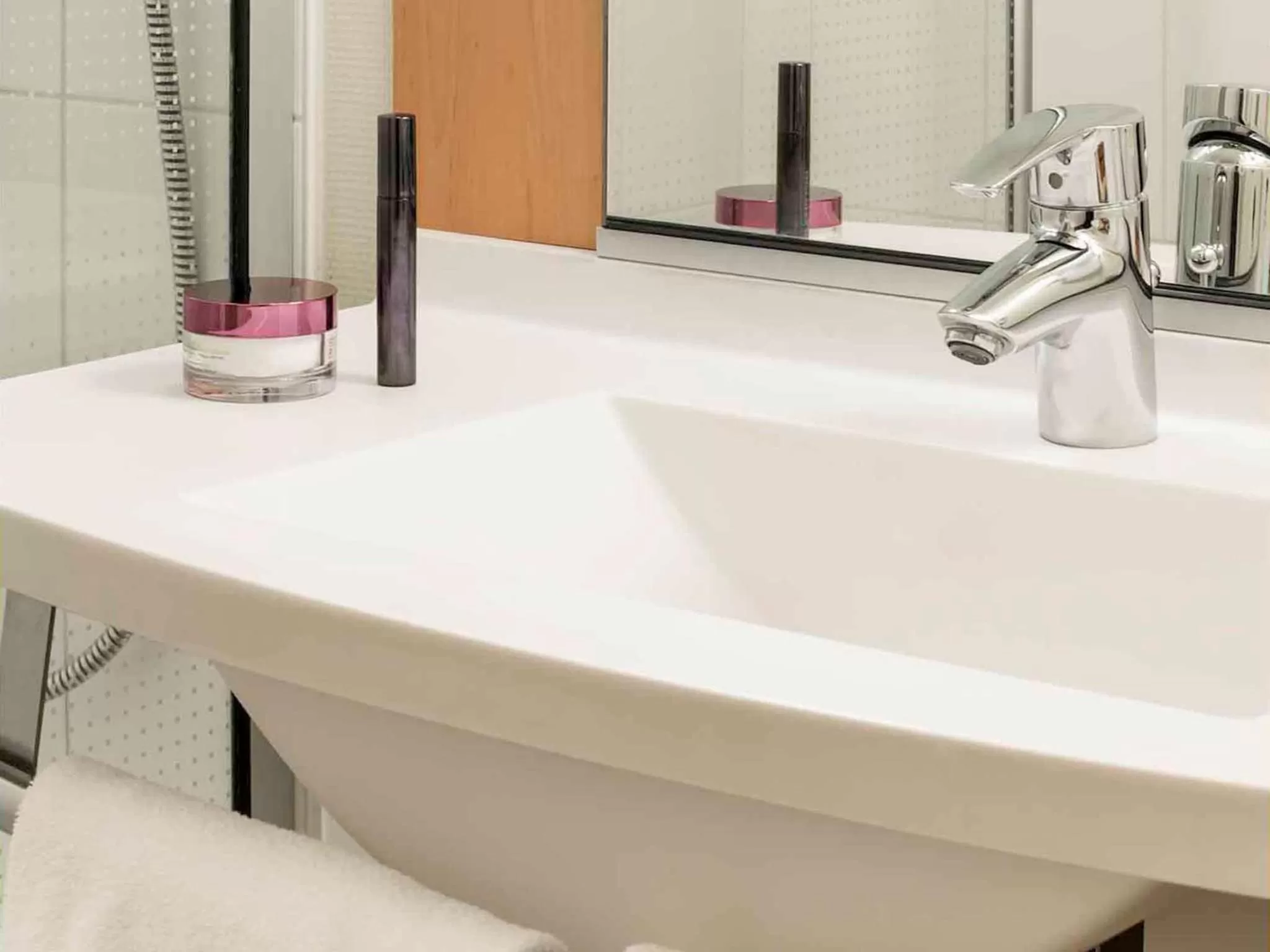 Shower in ibis Angers Centre Chateau