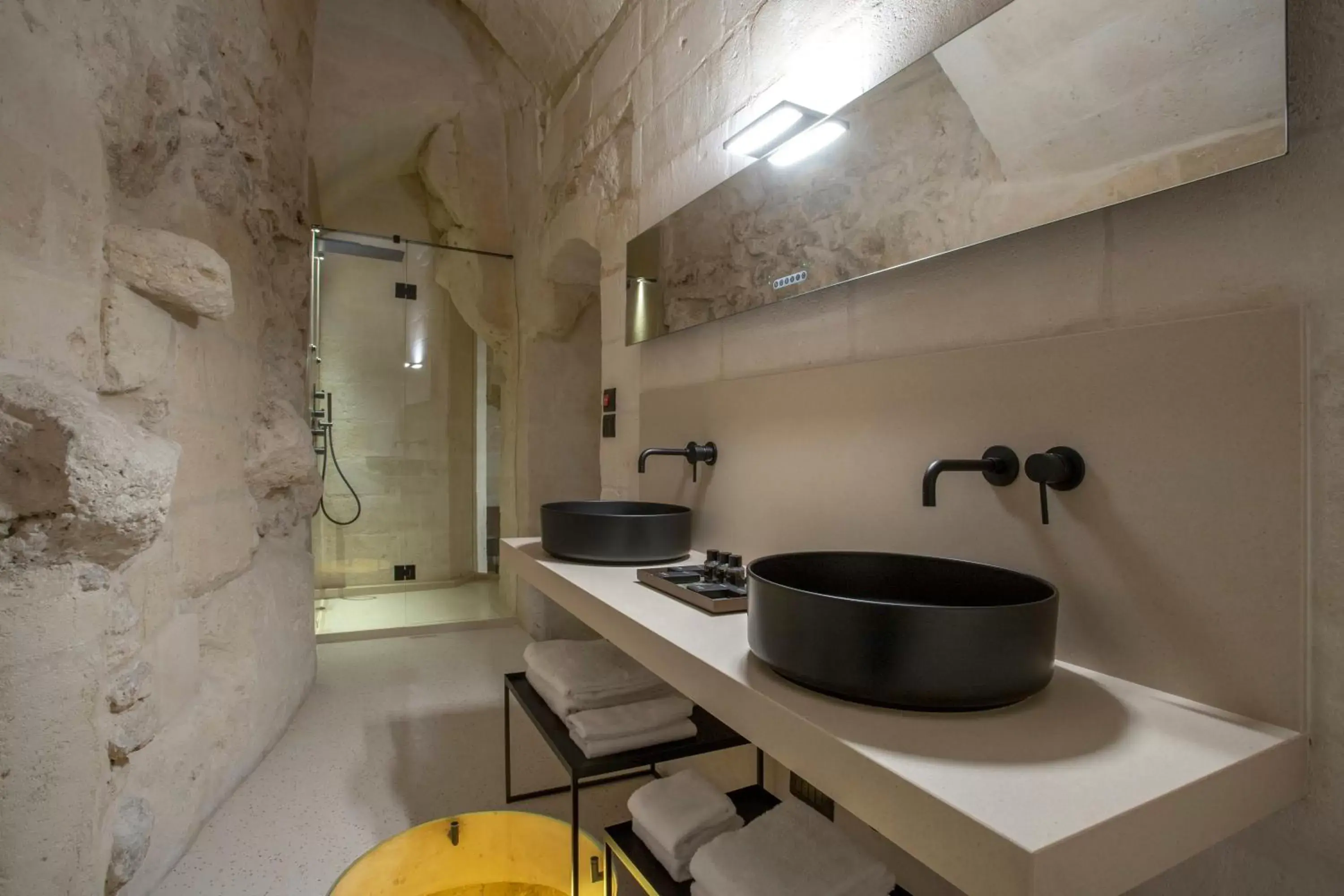 Shower, Kitchen/Kitchenette in PIANELLE RESORT