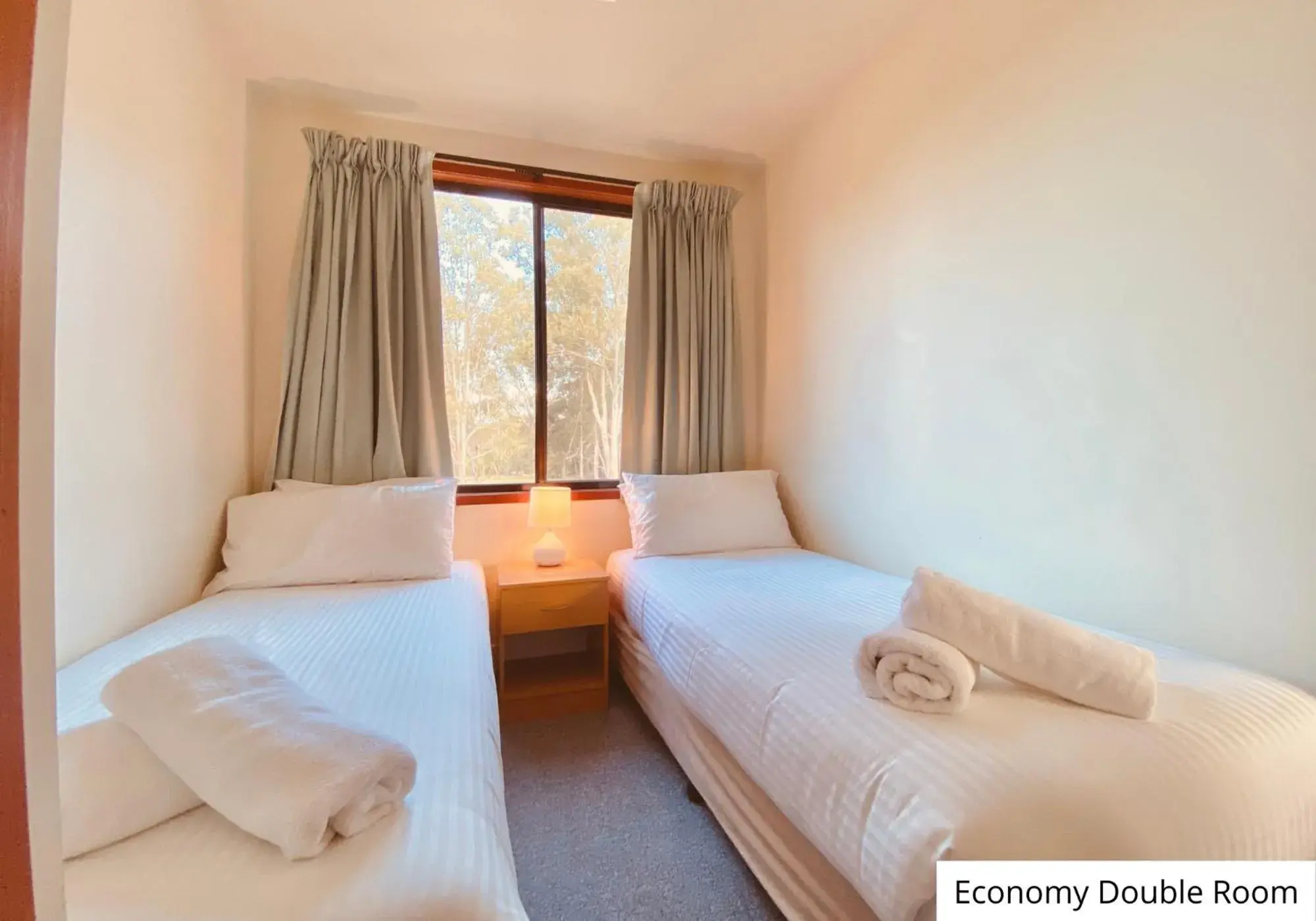 Bedroom, Bed in Pokolbin Village Estate