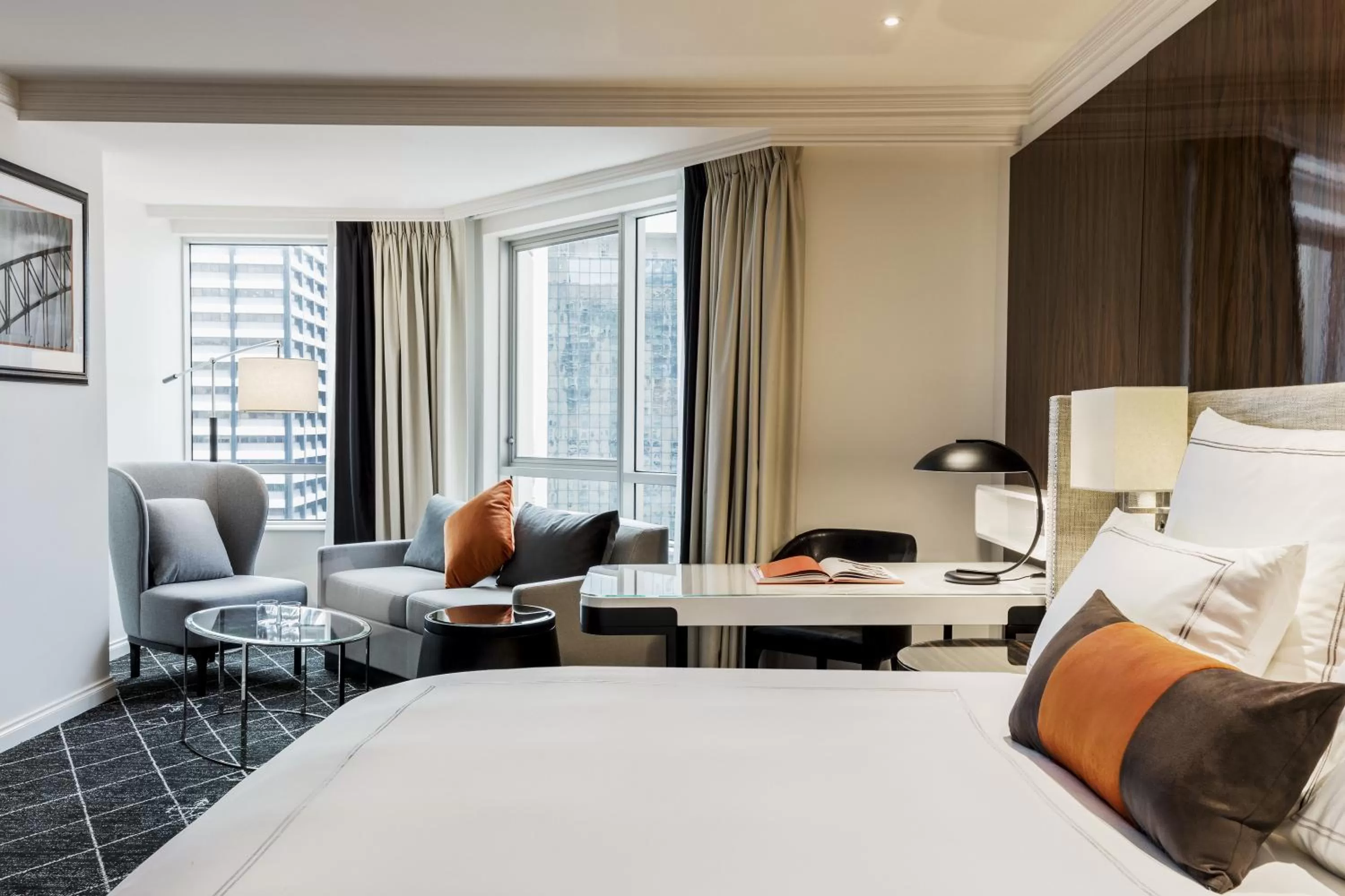 Photo of the whole room, Bed in Swissotel Sydney